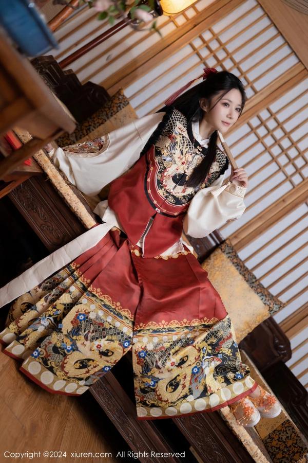 鱼子酱fish  [XiuRen]高清写真图 2024.02.08 No.8095 鱼子酱Fish 美腿妩媚第4张图片