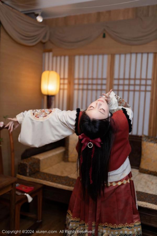 鱼子酱fish  [XiuRen]高清写真图 2024.02.08 No.8095 鱼子酱Fish 美腿妩媚第7张图片