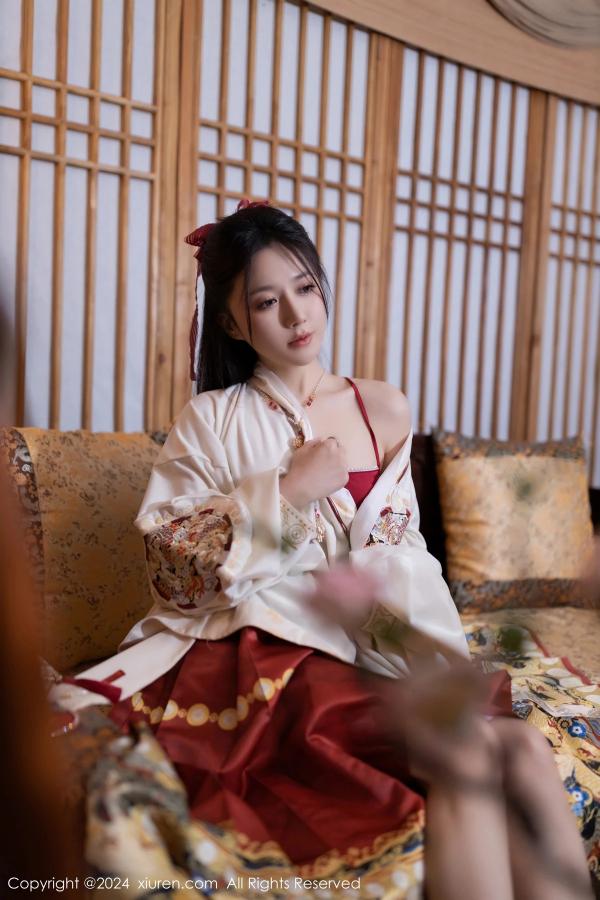 鱼子酱fish  [XiuRen]高清写真图 2024.02.08 No.8095 鱼子酱Fish 美腿妩媚第9张图片