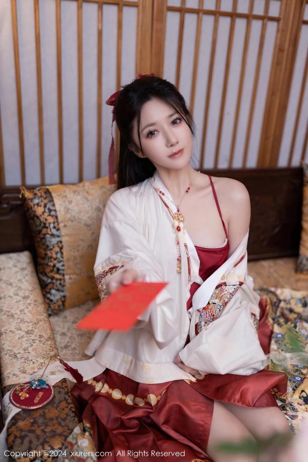 鱼子酱fish  [XiuRen]高清写真图 2024.02.08 No.8095 鱼子酱Fish 美腿妩媚第10张图片