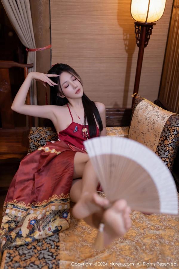 鱼子酱fish  [XiuRen]高清写真图 2024.02.08 No.8095 鱼子酱Fish 美腿妩媚第19张图片