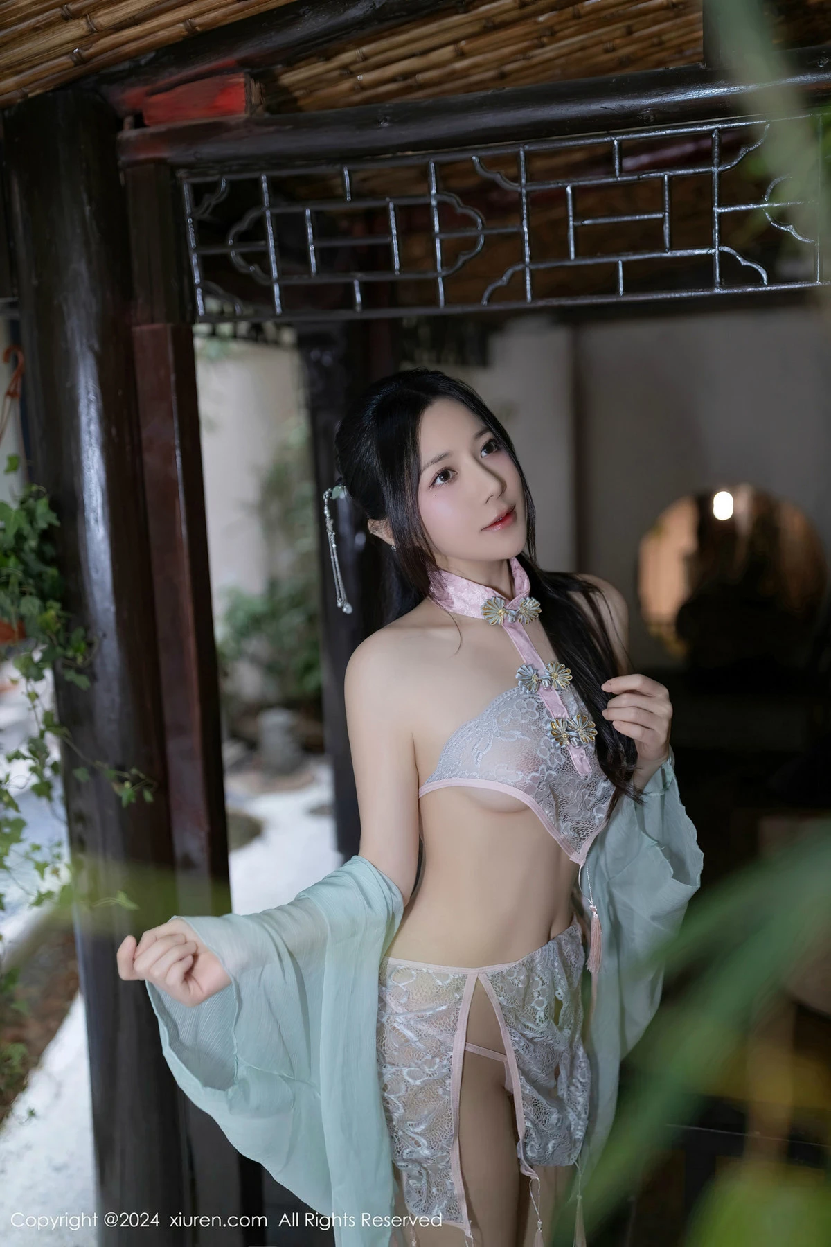 鱼子酱fish  [XiuRen]高清写真图 2024.04.19 No.8428 鱼子酱Fish 美腿性感第3张图片