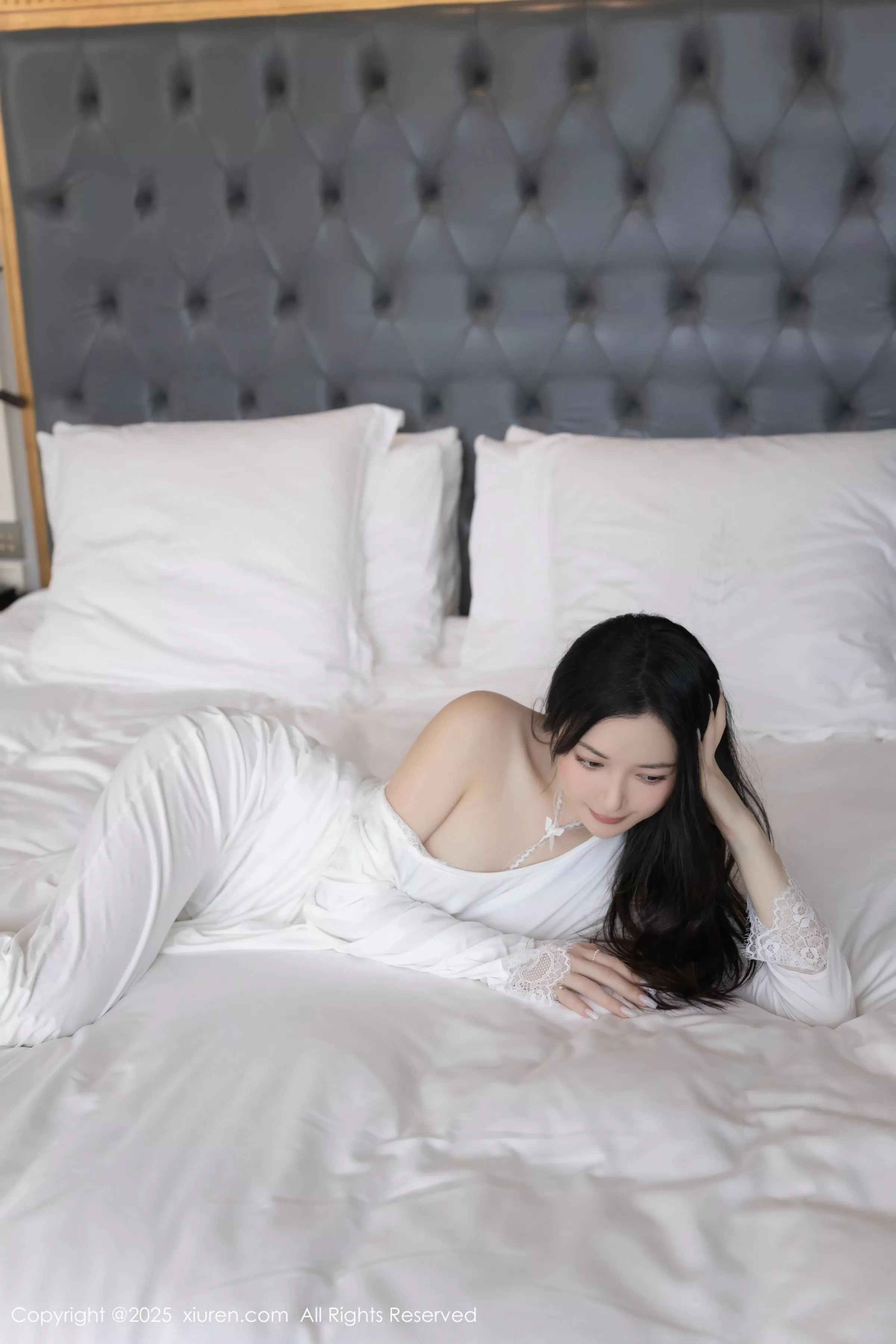 鱼子酱fish  [XiuRen]高清写真图 2025.06.20 No.10445 鱼子酱Fish 印尼旅拍第17张图片