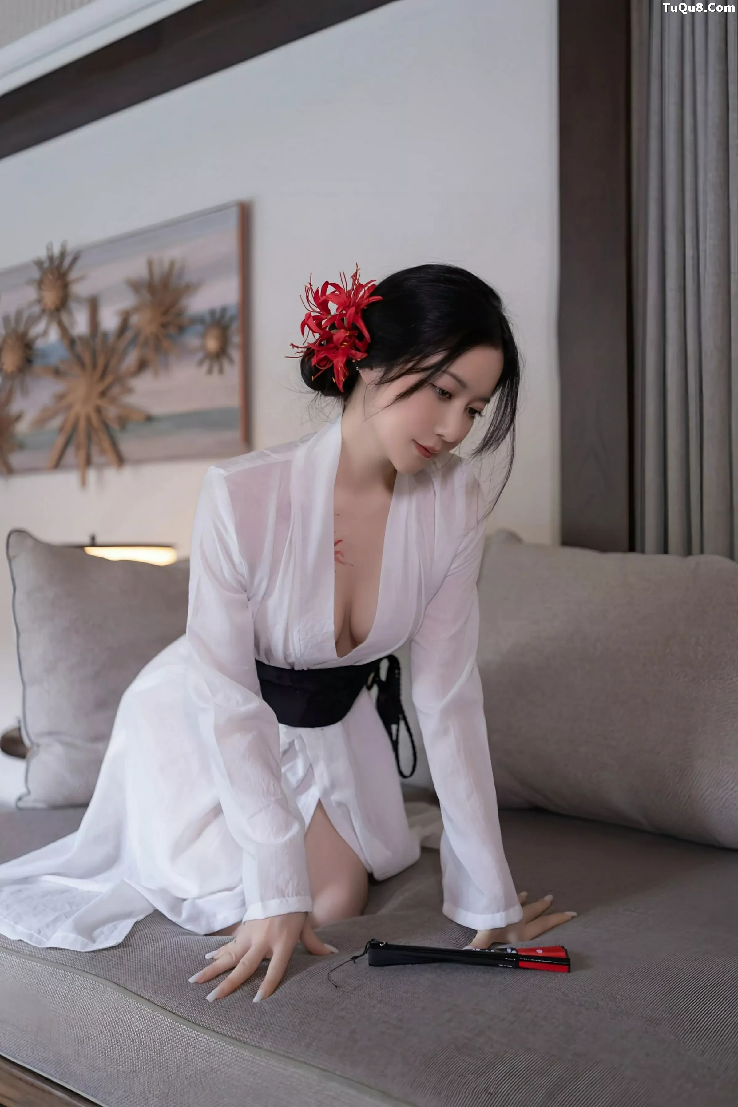 鱼子酱fish  [XiuRen]高清写真图 2025.07.04 No.10514 鱼子酱Fish 白色丝袜第18张图片
