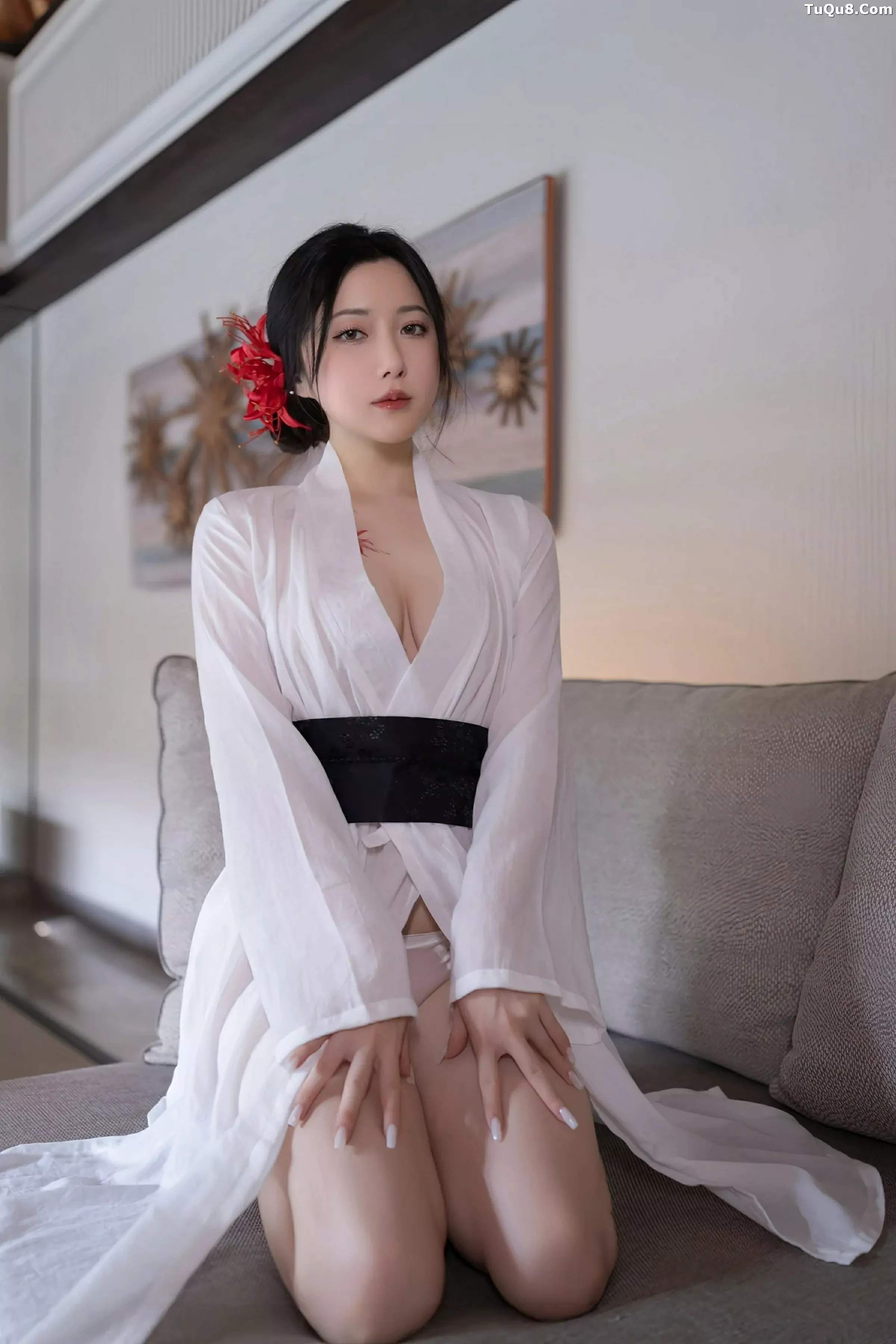 鱼子酱fish  [XiuRen]高清写真图 2025.07.04 No.10514 鱼子酱Fish 白色丝袜第20张图片
