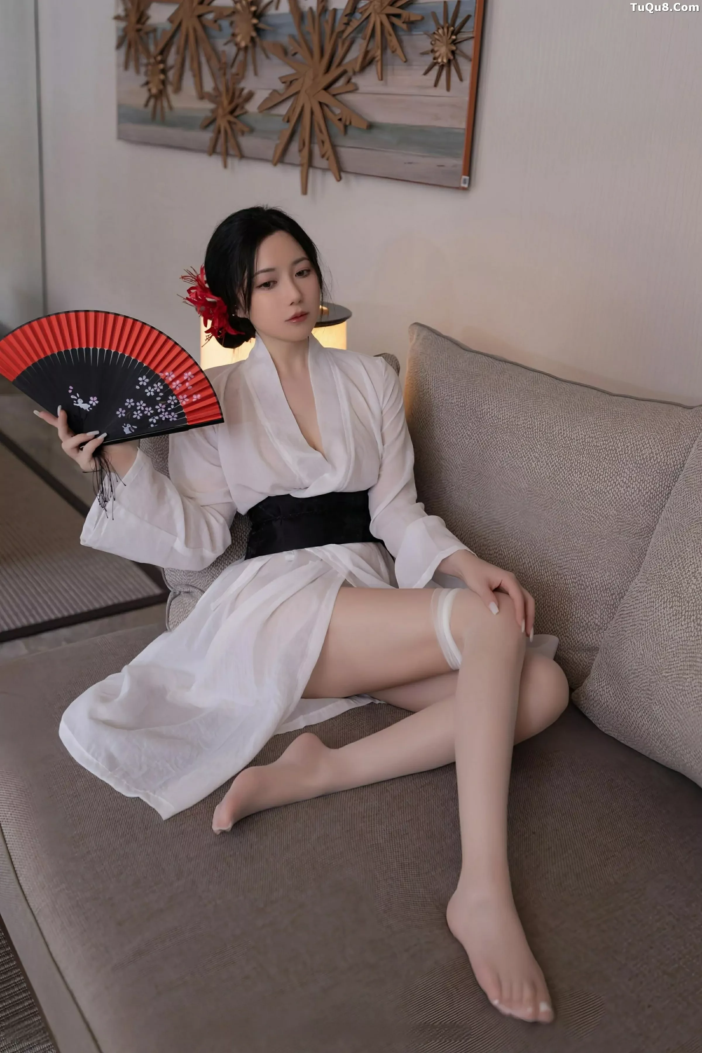 鱼子酱fish  [XiuRen]高清写真图 2025.07.04 No.10514 鱼子酱Fish 白色丝袜第22张图片