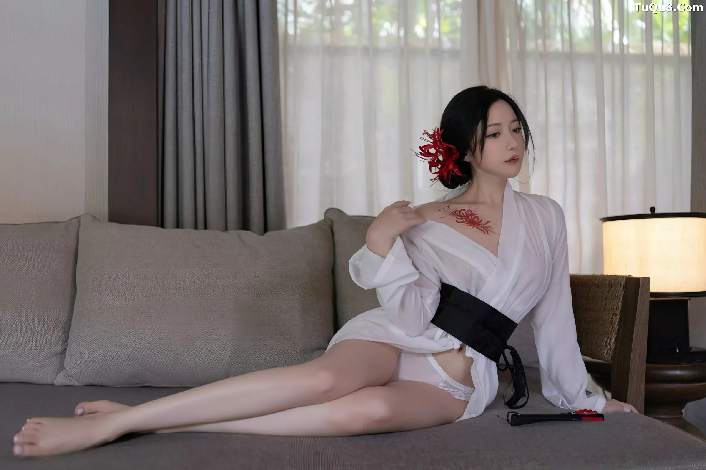 鱼子酱fish  [XiuRen]高清写真图 2025.07.04 No.10514 鱼子酱Fish 白色丝袜第24张图片