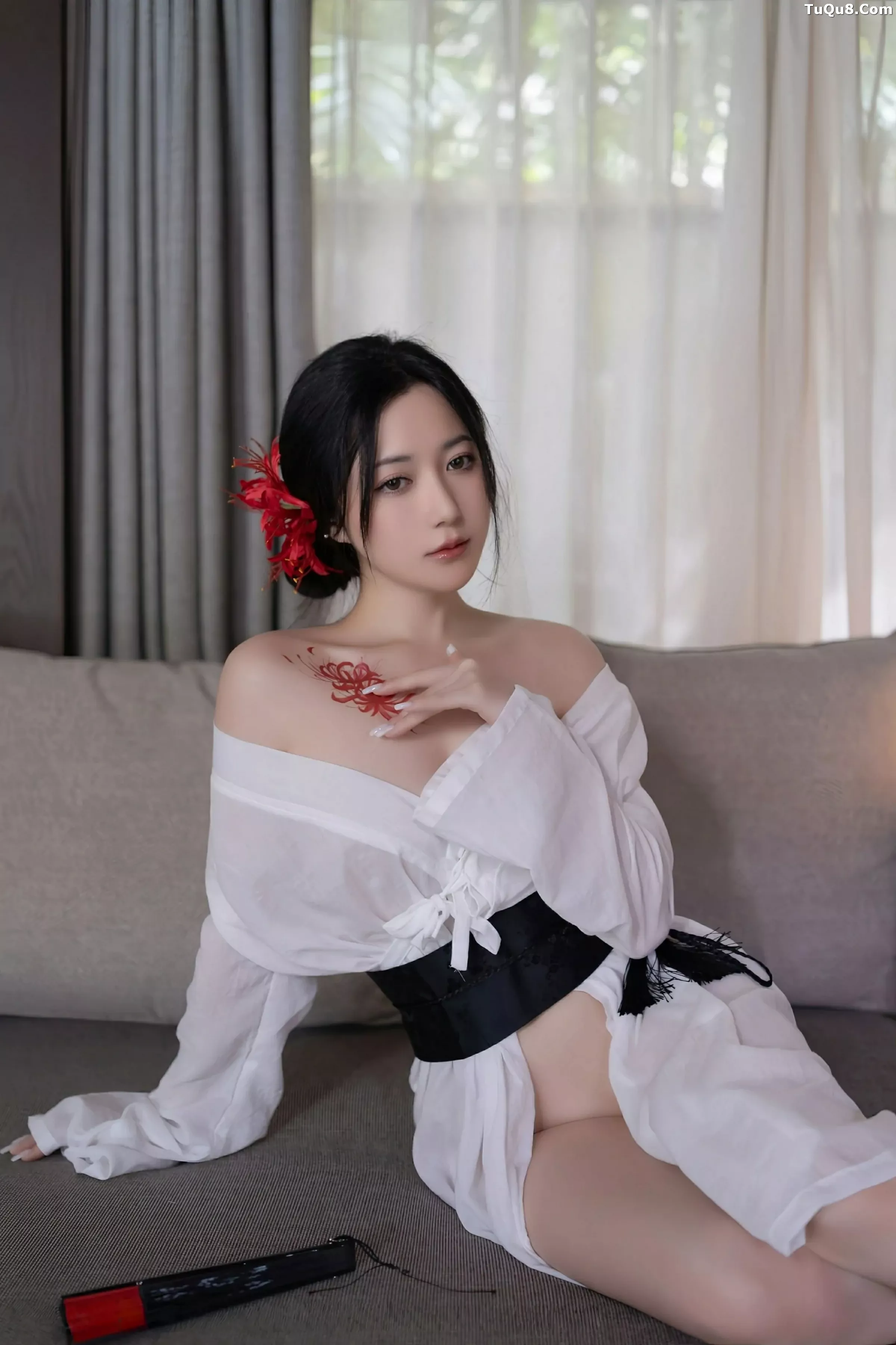 鱼子酱fish  [XiuRen]高清写真图 2025.07.04 No.10514 鱼子酱Fish 白色丝袜第27张图片