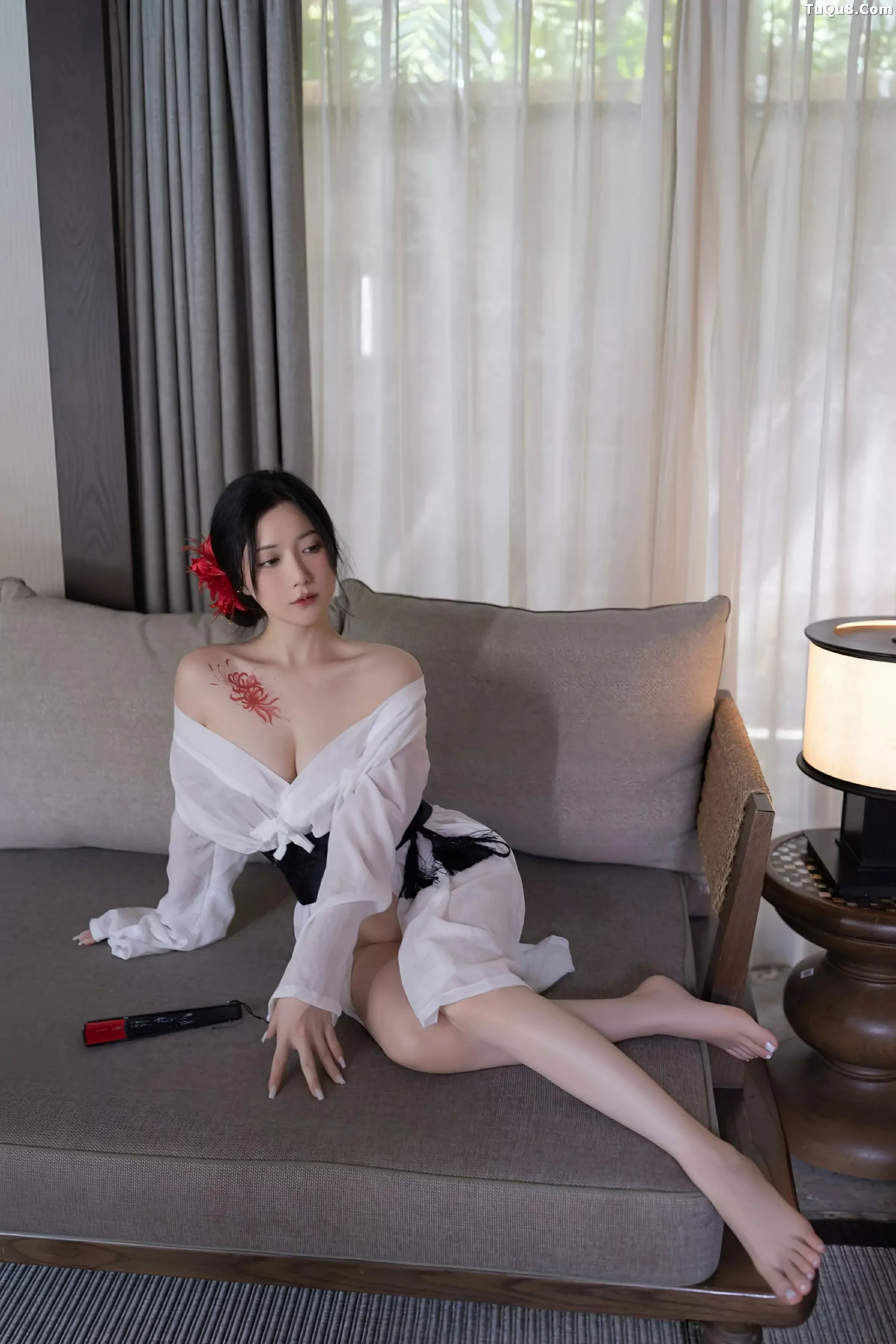 鱼子酱fish  [XiuRen]高清写真图 2025.07.04 No.10514 鱼子酱Fish 白色丝袜第28张图片