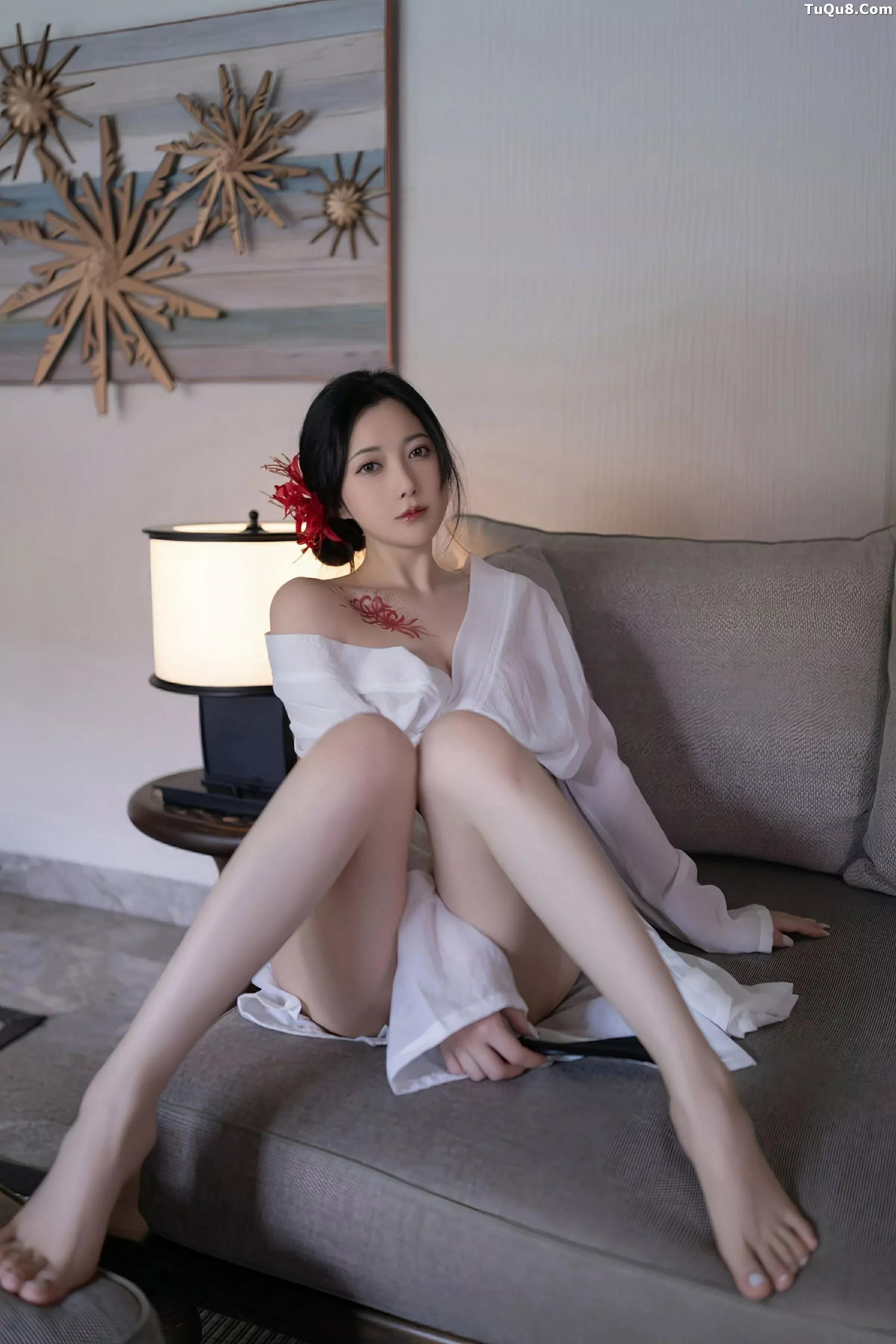 鱼子酱fish  [XiuRen]高清写真图 2025.07.04 No.10514 鱼子酱Fish 白色丝袜第33张图片