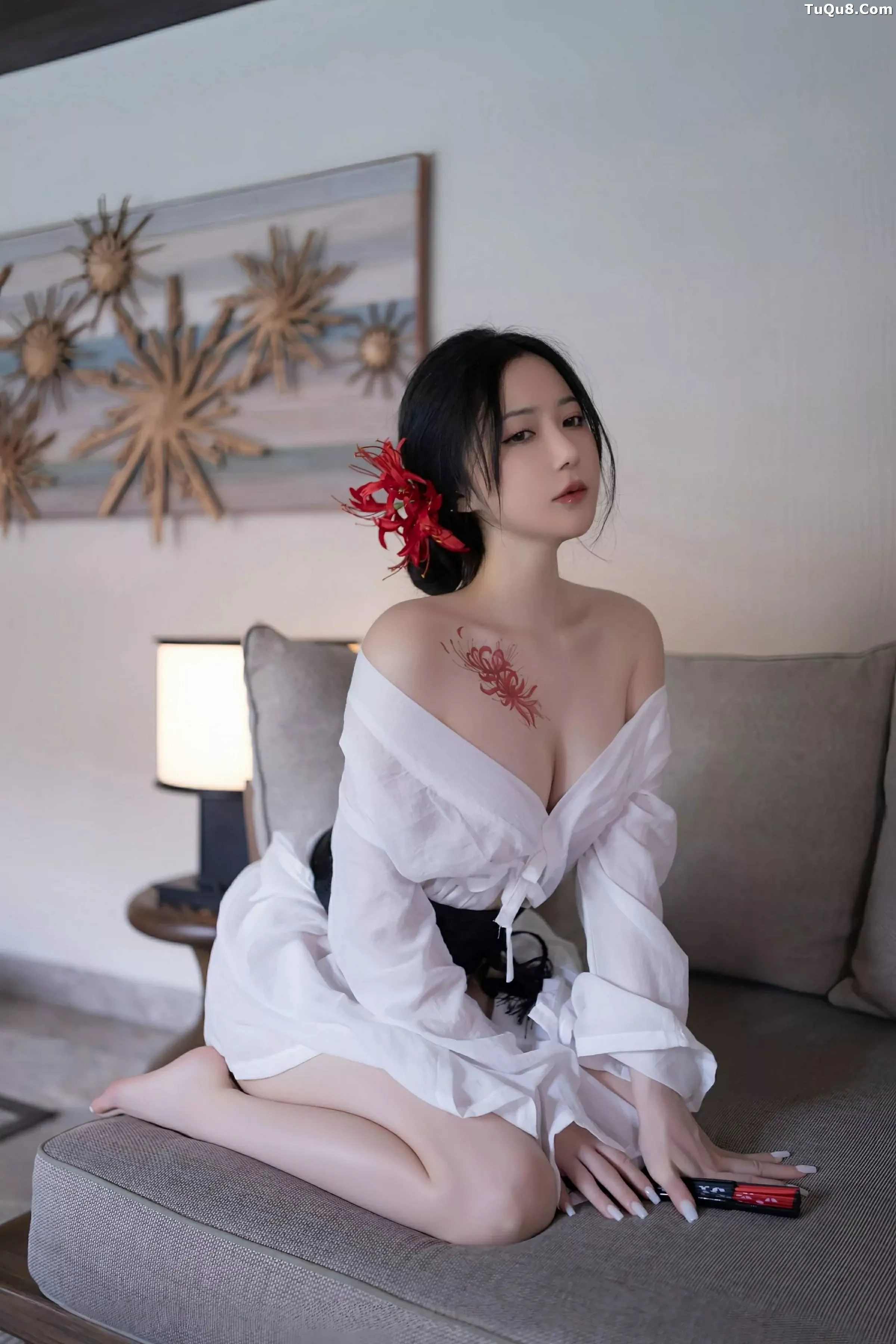 鱼子酱fish  [XiuRen]高清写真图 2025.07.04 No.10514 鱼子酱Fish 白色丝袜第38张图片