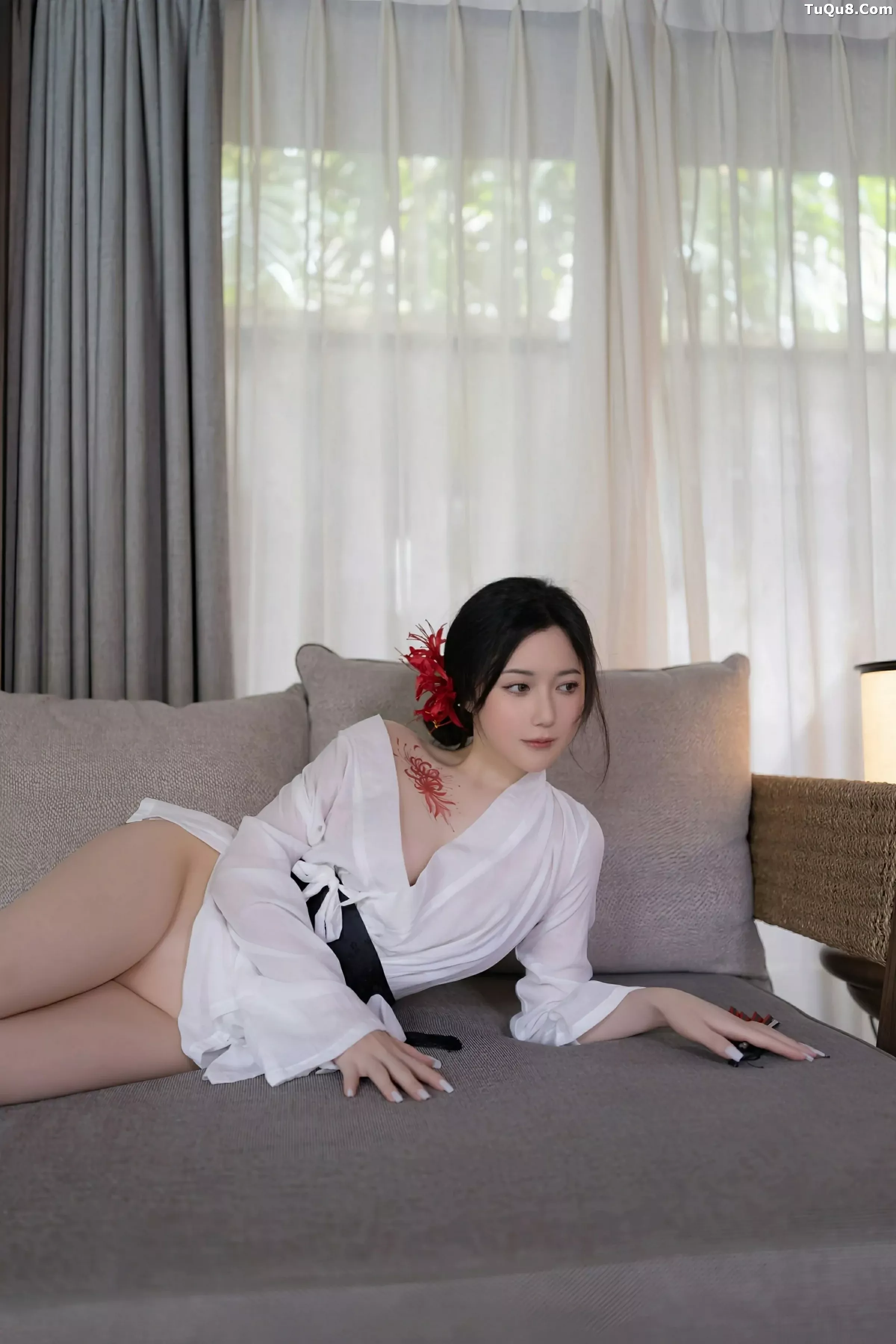 鱼子酱fish  [XiuRen]高清写真图 2025.07.04 No.10514 鱼子酱Fish 白色丝袜第39张图片