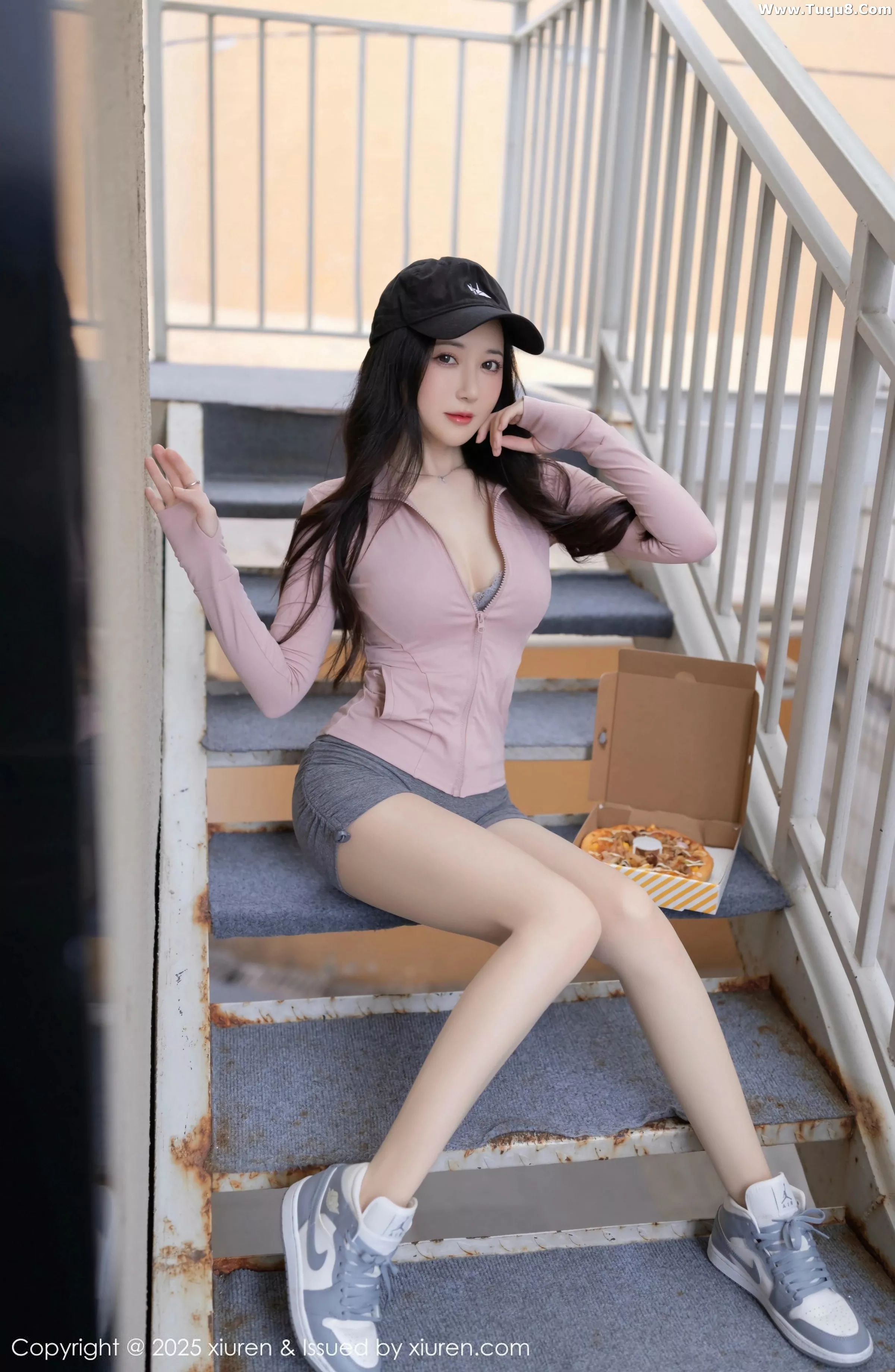鱼子酱fish  [XiuRen]高清写真图 2025.07.11 No.10542 鱼子酱Fish 灰色内衣第12张图片