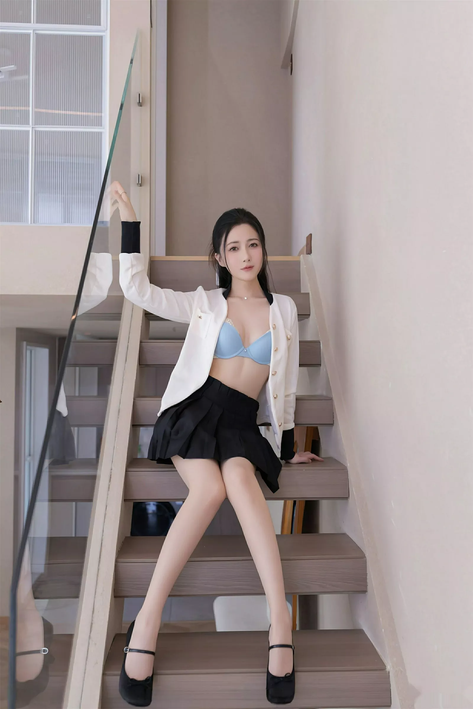 鱼子酱fish  [XiuRen]高清写真图 2025.08.01 No.10615 鱼子酱Fish 肉色丝袜第6张图片