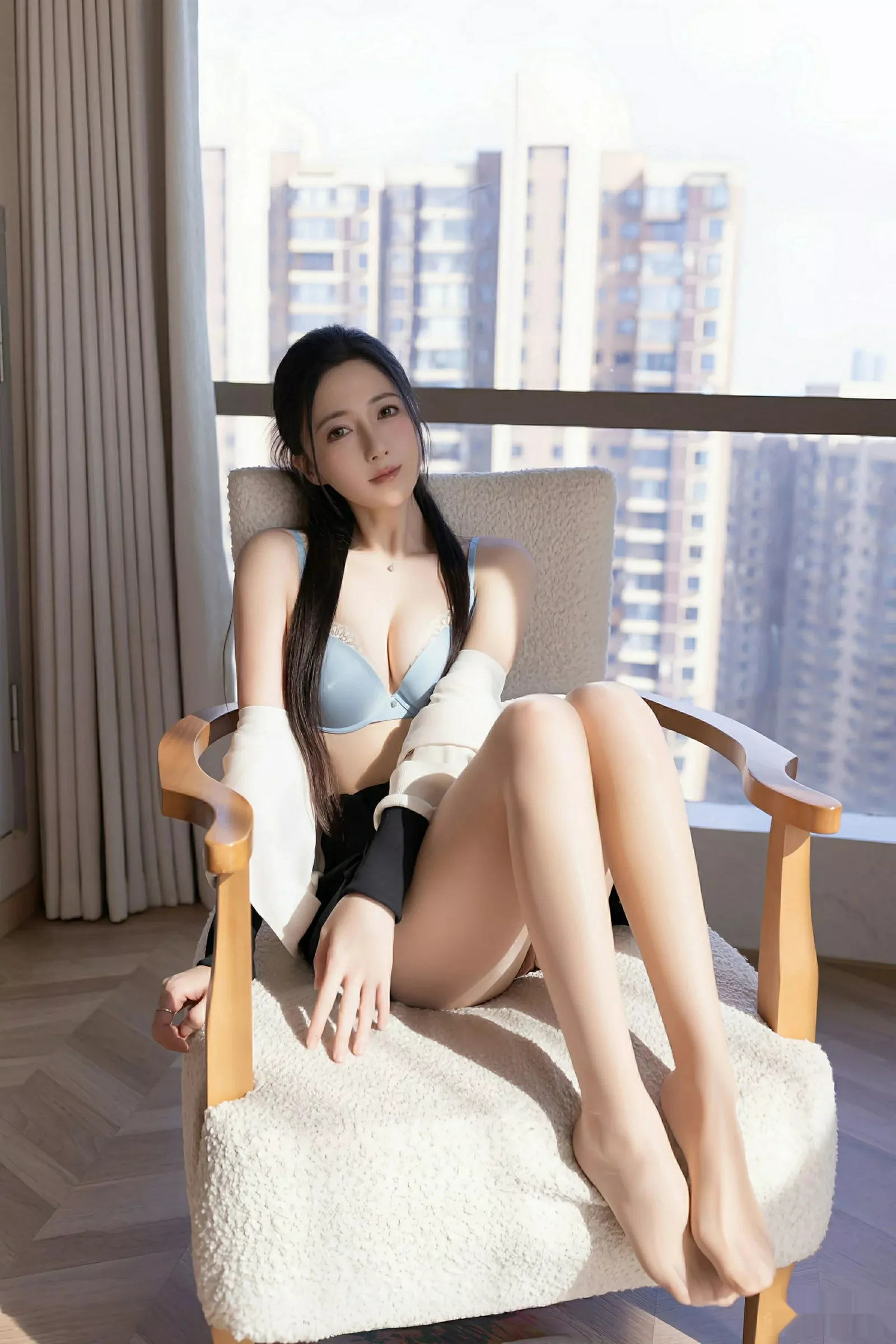 鱼子酱fish  [XiuRen]高清写真图 2025.08.01 No.10615 鱼子酱Fish 肉色丝袜第37张图片