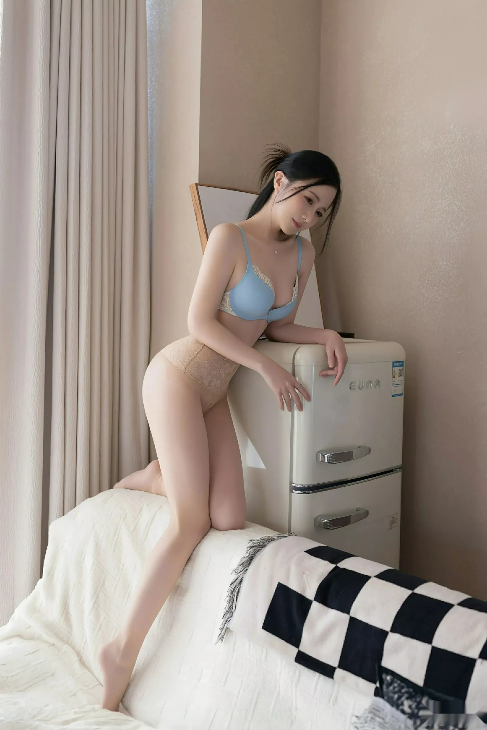 鱼子酱fish  [XiuRen]高清写真图 2025.08.01 No.10615 鱼子酱Fish 肉色丝袜第44张图片