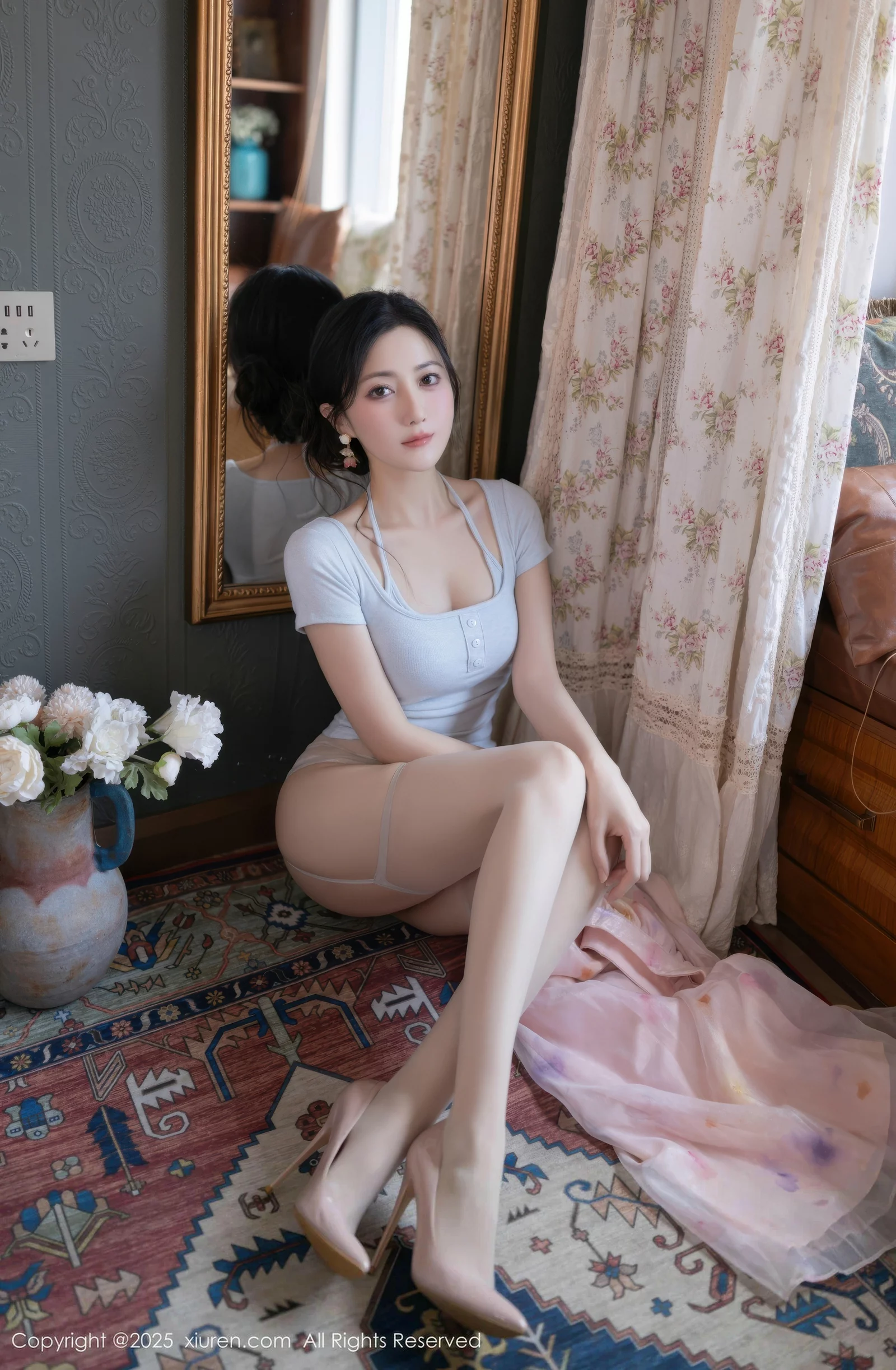 鱼子酱fish  [XiuRen]高清写真图 2025.08.15 No.10656 鱼子酱Fish 肉色丝袜第18张图片