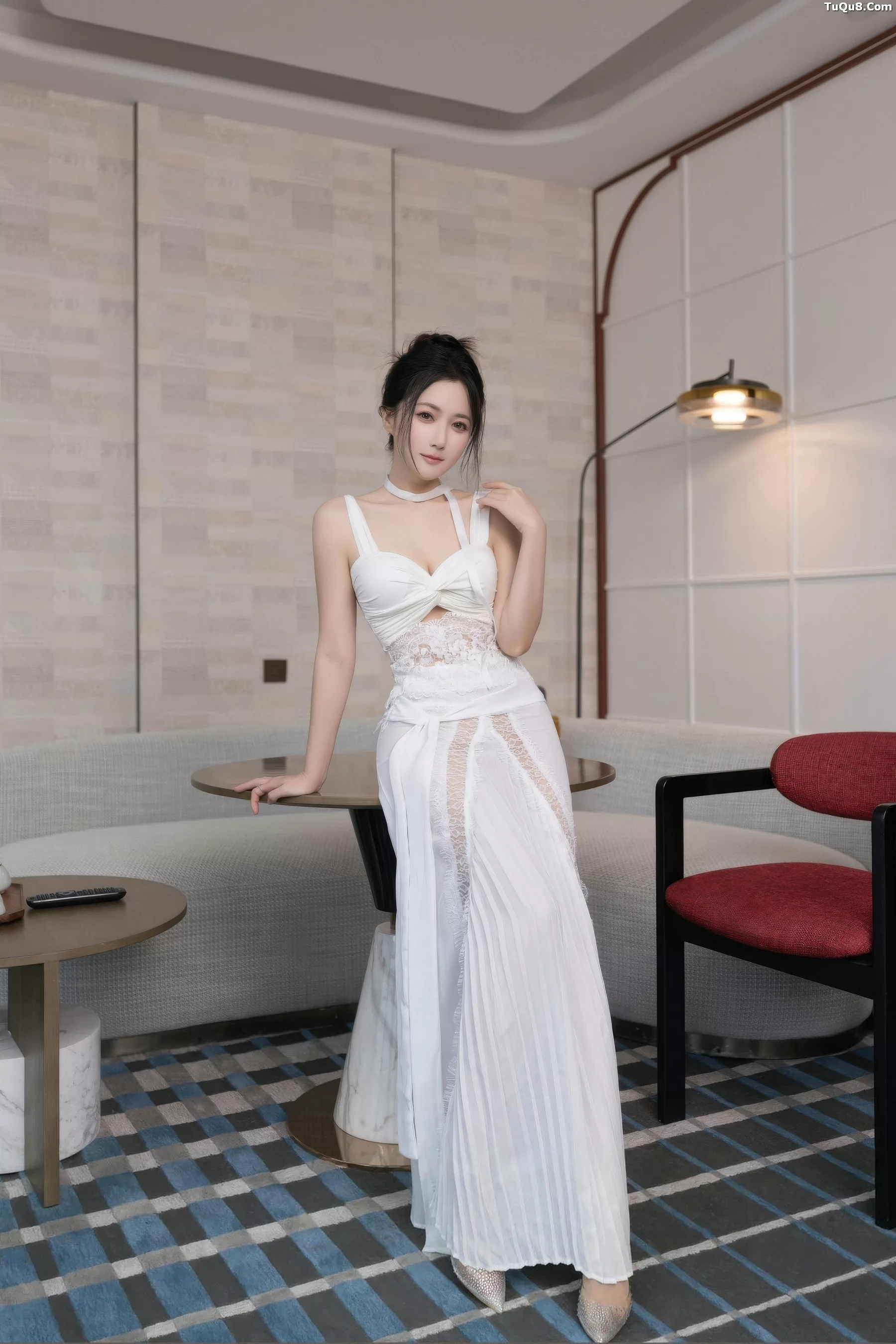 鱼子酱fish  [XiuRen]高清写真图 2025.10.24 No.10911 鱼子酱Fish 无内肉丝第1张图片