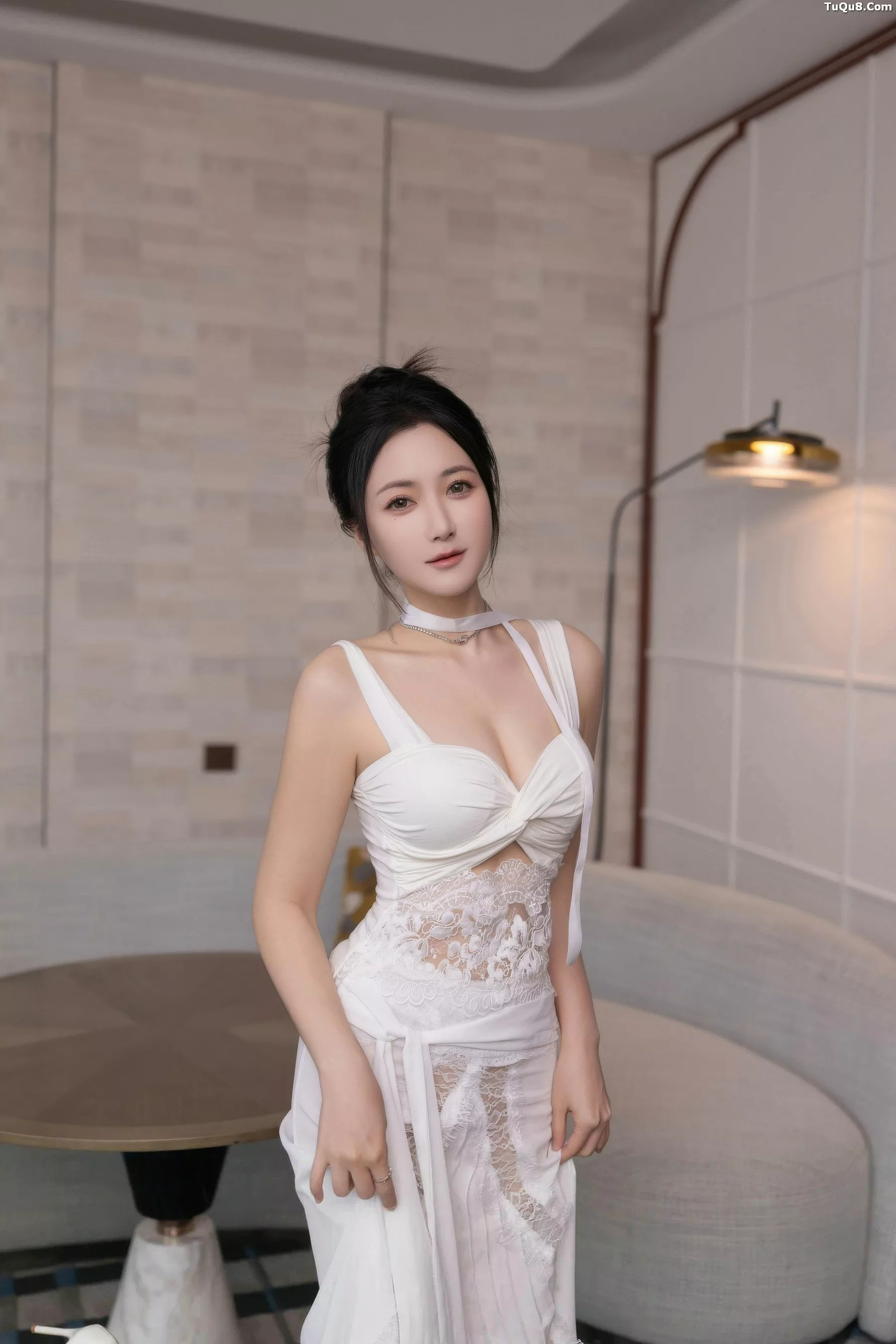 鱼子酱fish  [XiuRen]高清写真图 2025.10.24 No.10911 鱼子酱Fish 无内肉丝第13张图片