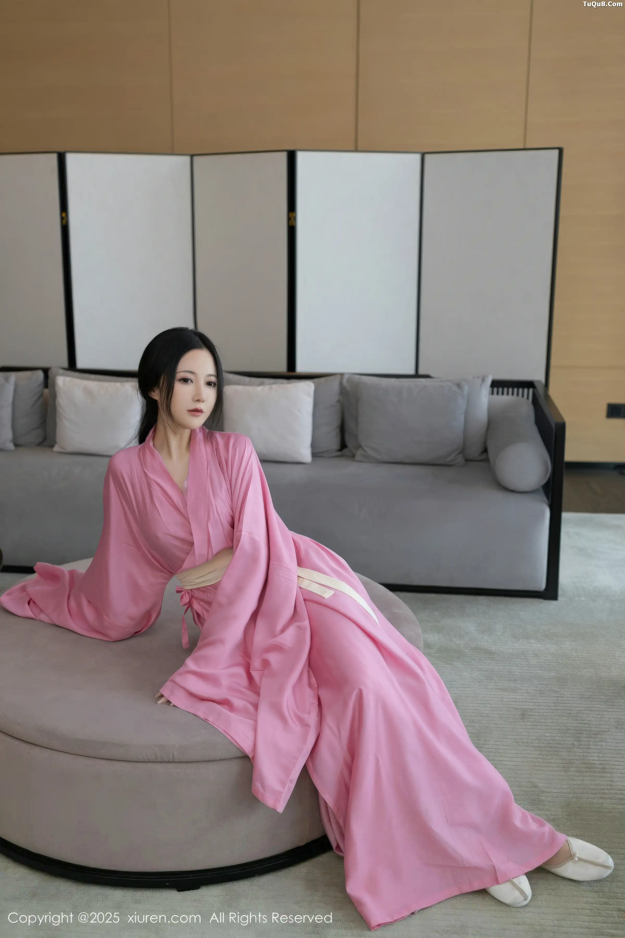 鱼子酱fish  [XiuRen]高清写真图 2025.11.28 No.11049 鱼子酱Fish 粉色月影纱第1张图片