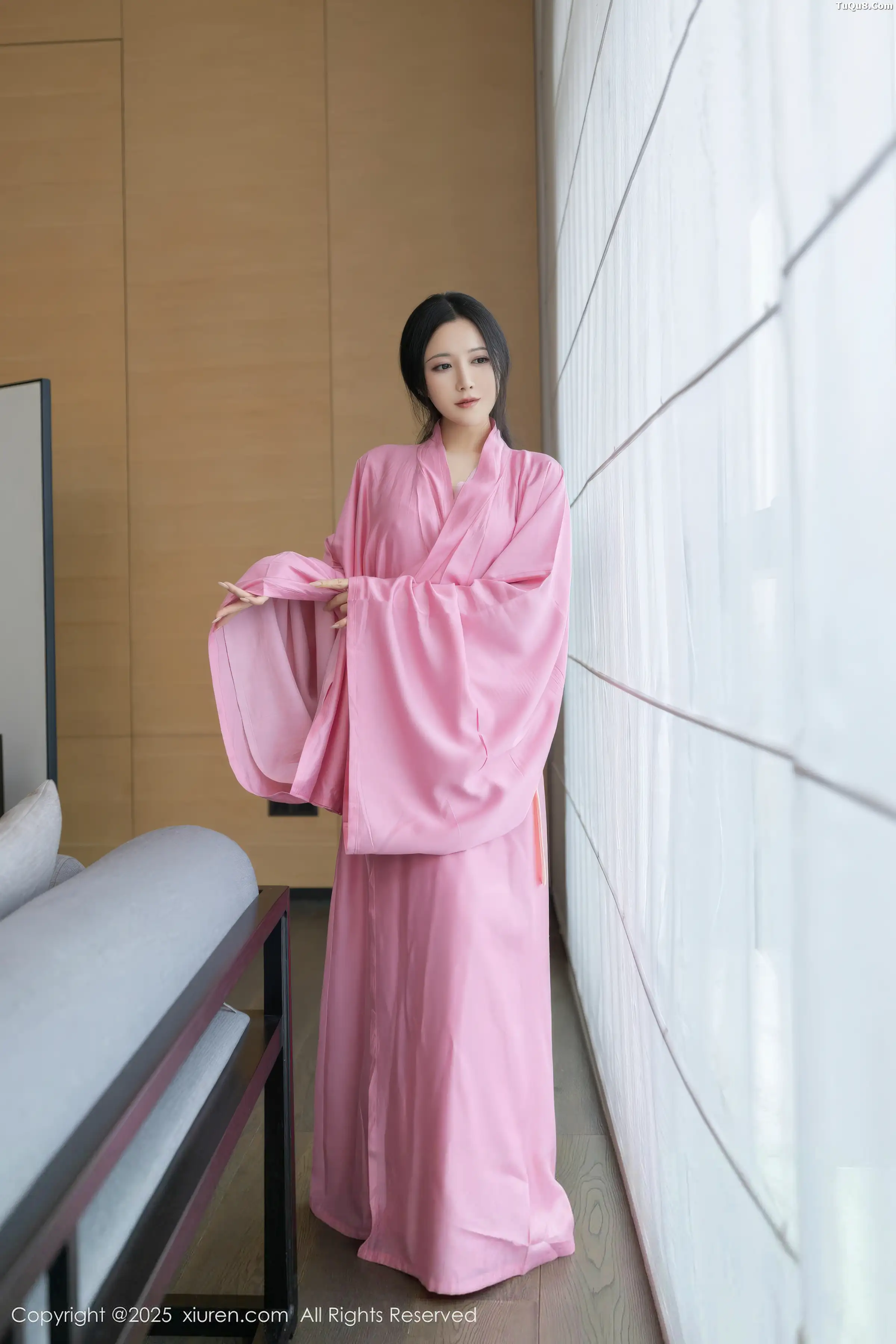 鱼子酱fish  [XiuRen]高清写真图 2025.11.28 No.11049 鱼子酱Fish 粉色月影纱第6张图片