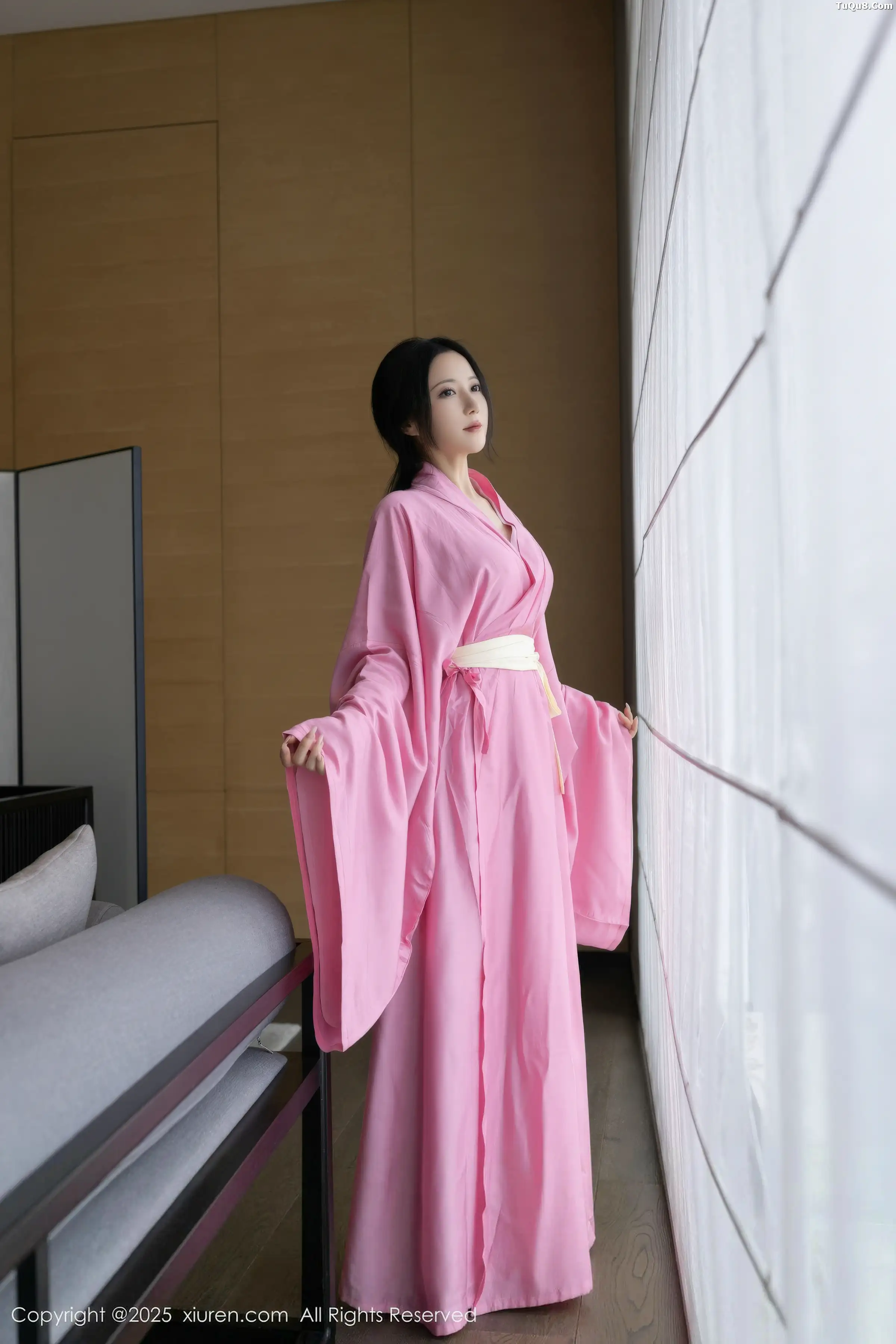 鱼子酱fish  [XiuRen]高清写真图 2025.11.28 No.11049 鱼子酱Fish 粉色月影纱第8张图片