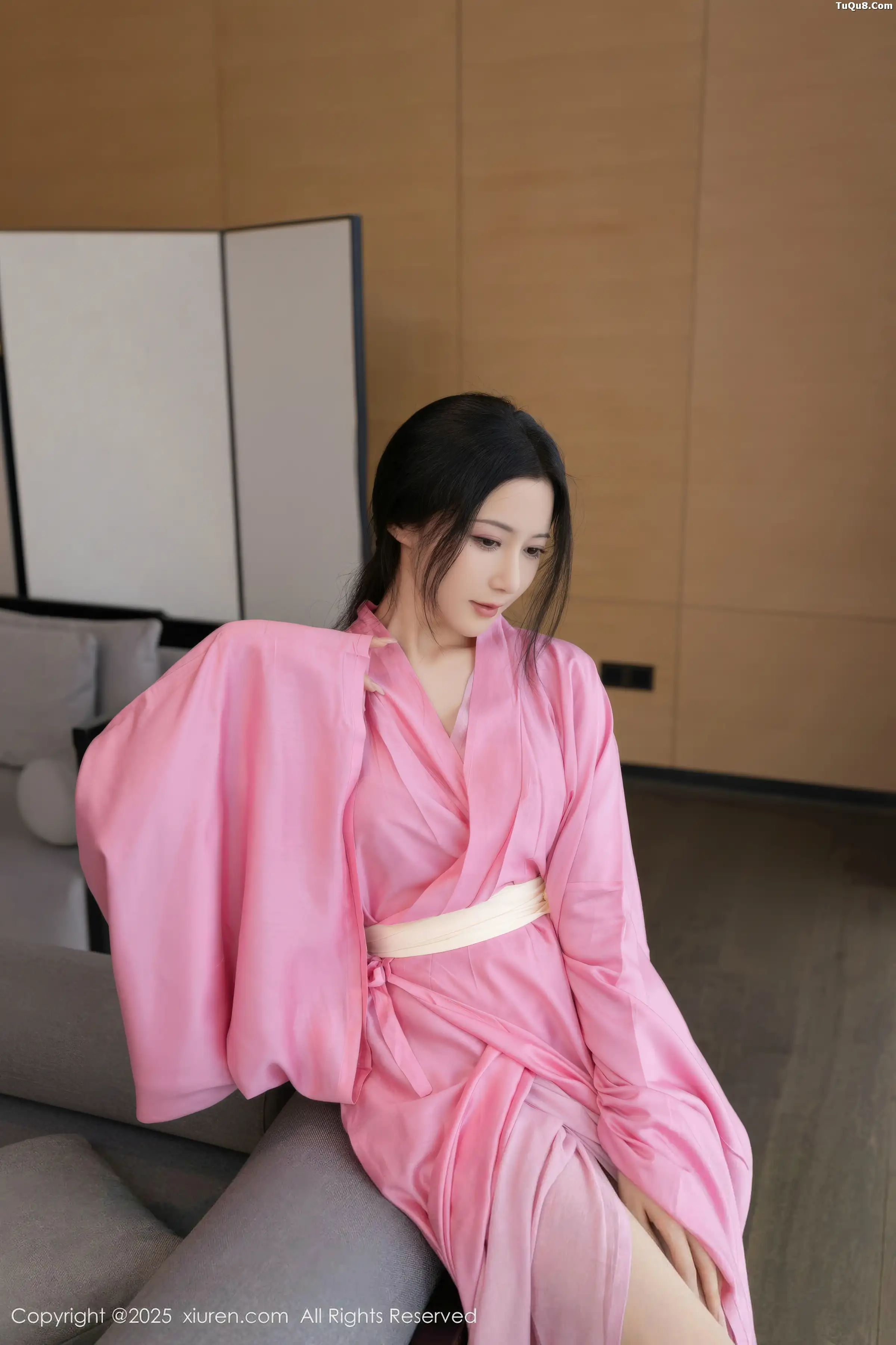 鱼子酱fish  [XiuRen]高清写真图 2025.11.28 No.11049 鱼子酱Fish 粉色月影纱第11张图片