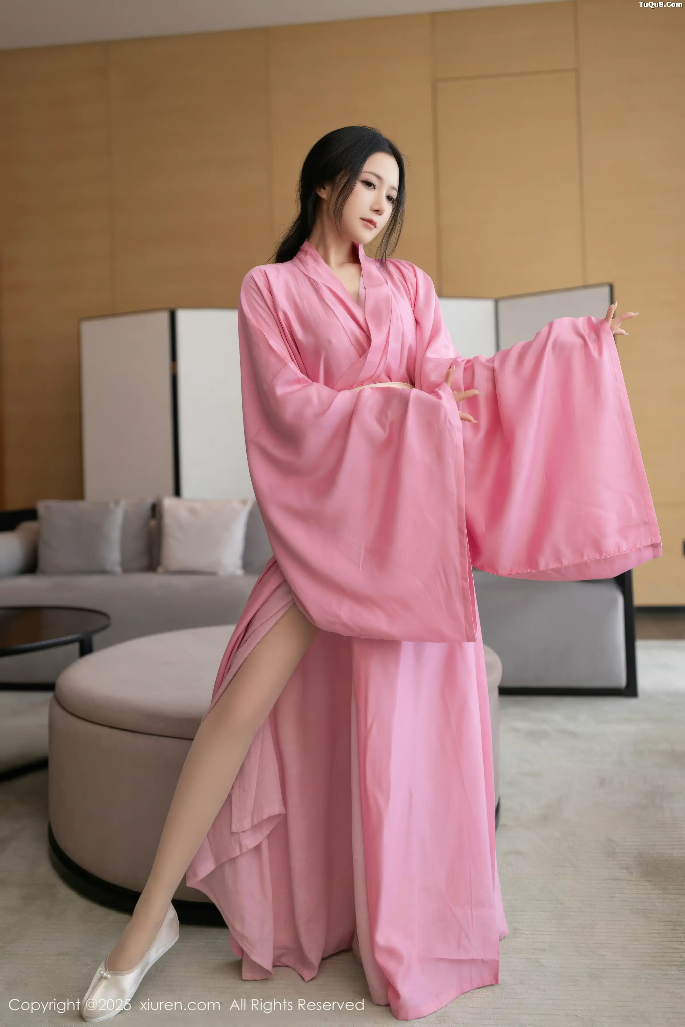 鱼子酱fish  [XiuRen]高清写真图 2025.11.28 No.11049 鱼子酱Fish 粉色月影纱第12张图片