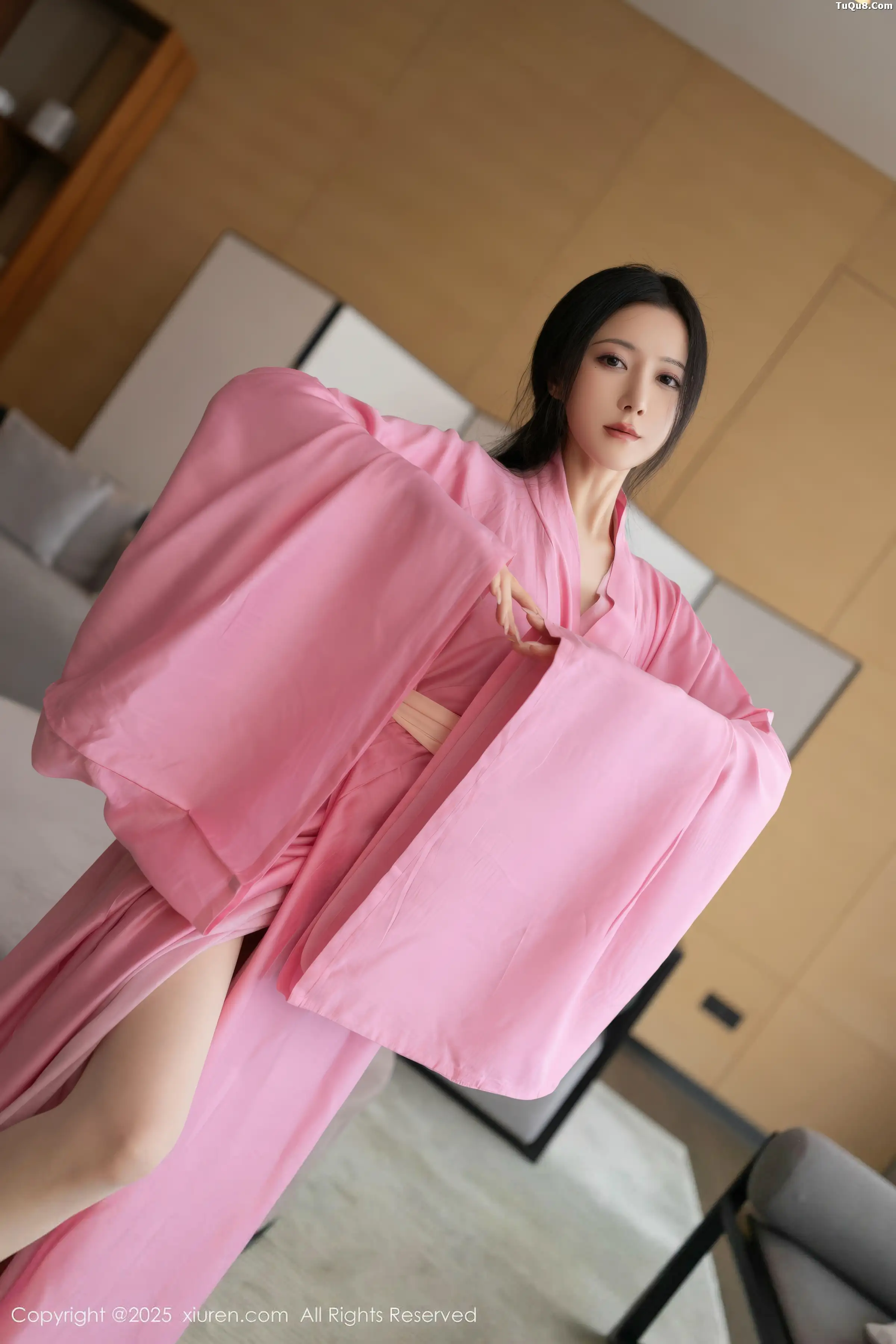 鱼子酱fish  [XiuRen]高清写真图 2025.11.28 No.11049 鱼子酱Fish 粉色月影纱第13张图片