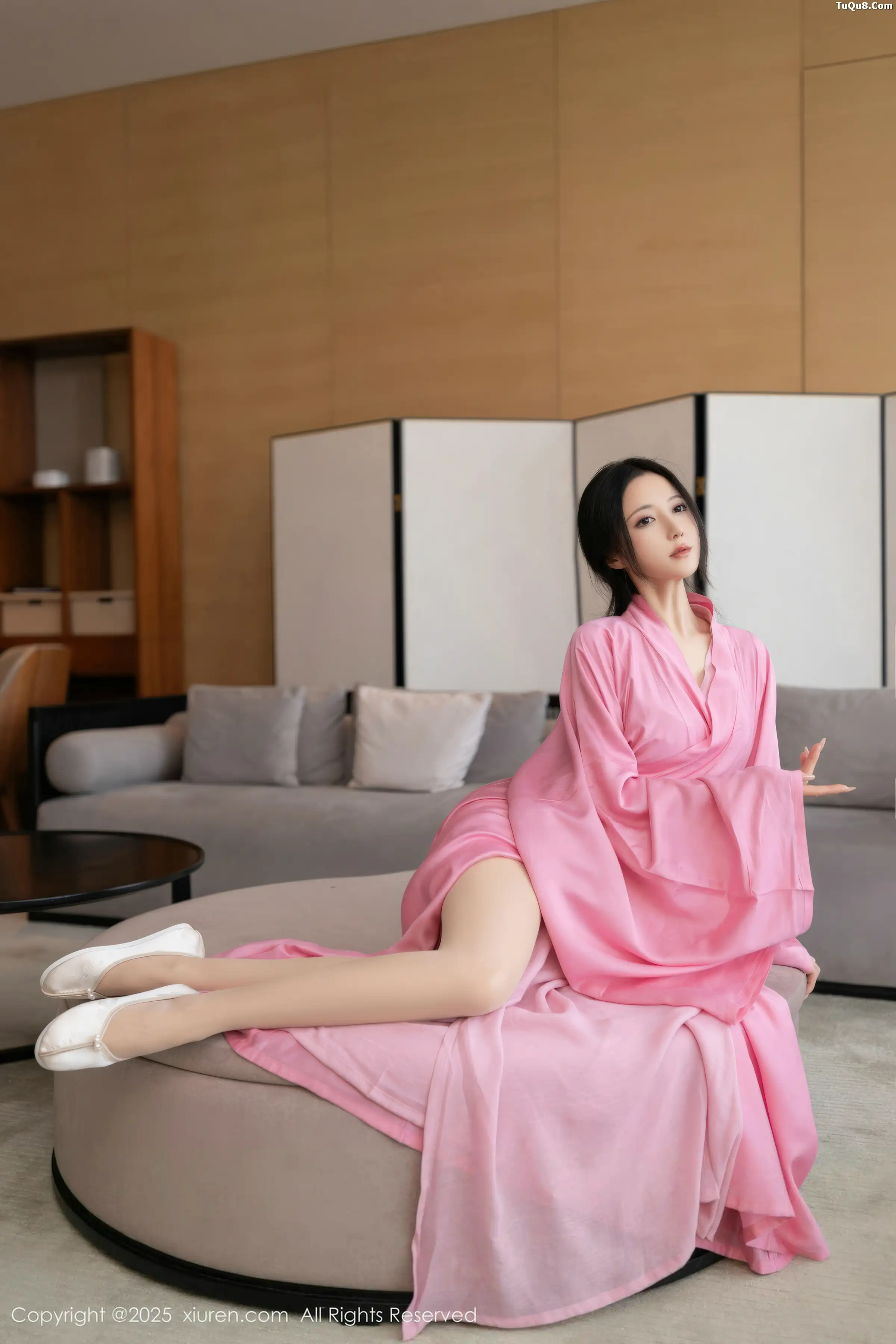 鱼子酱fish  [XiuRen]高清写真图 2025.11.28 No.11049 鱼子酱Fish 粉色月影纱第17张图片