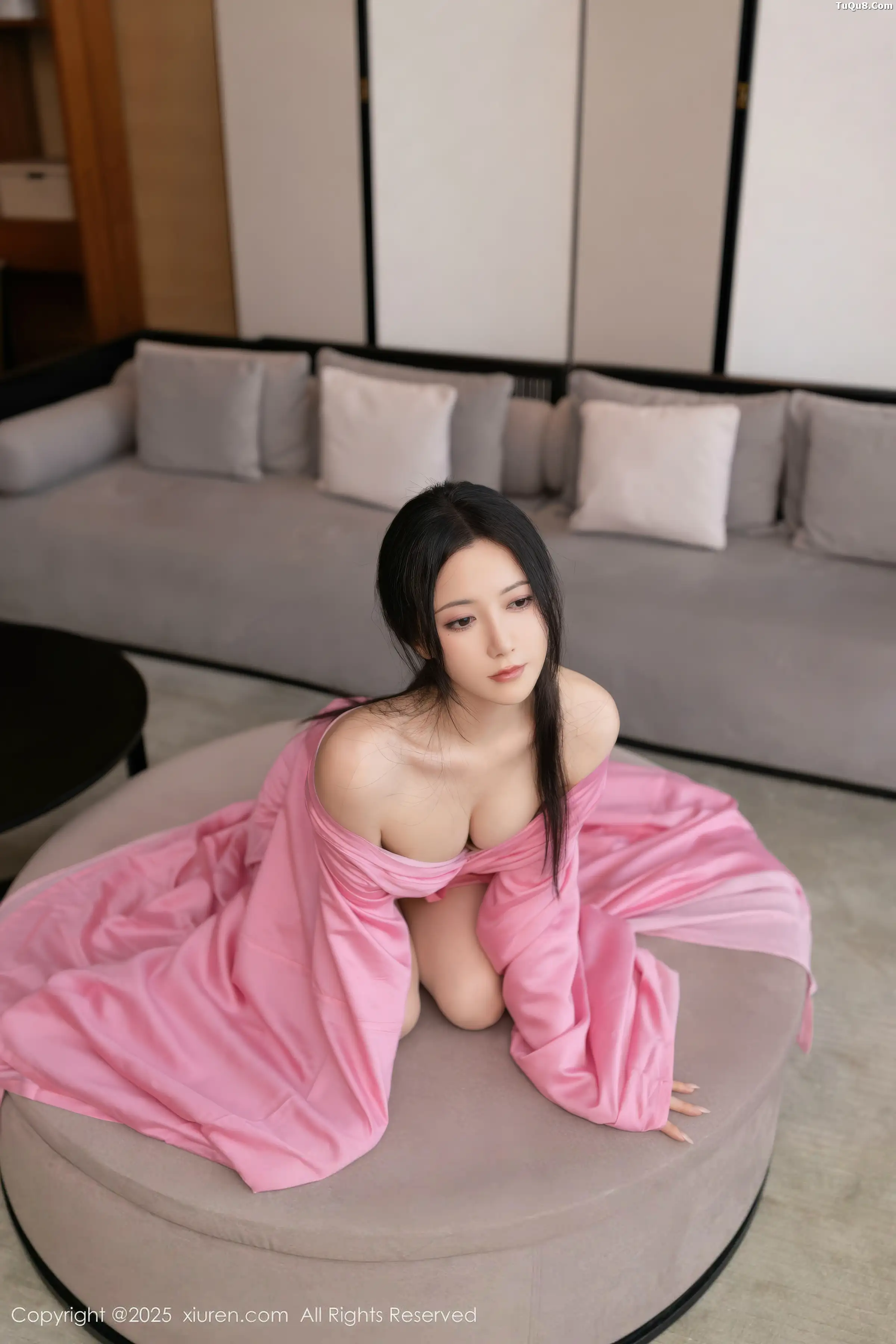 鱼子酱fish  [XiuRen]高清写真图 2025.11.28 No.11049 鱼子酱Fish 粉色月影纱第25张图片