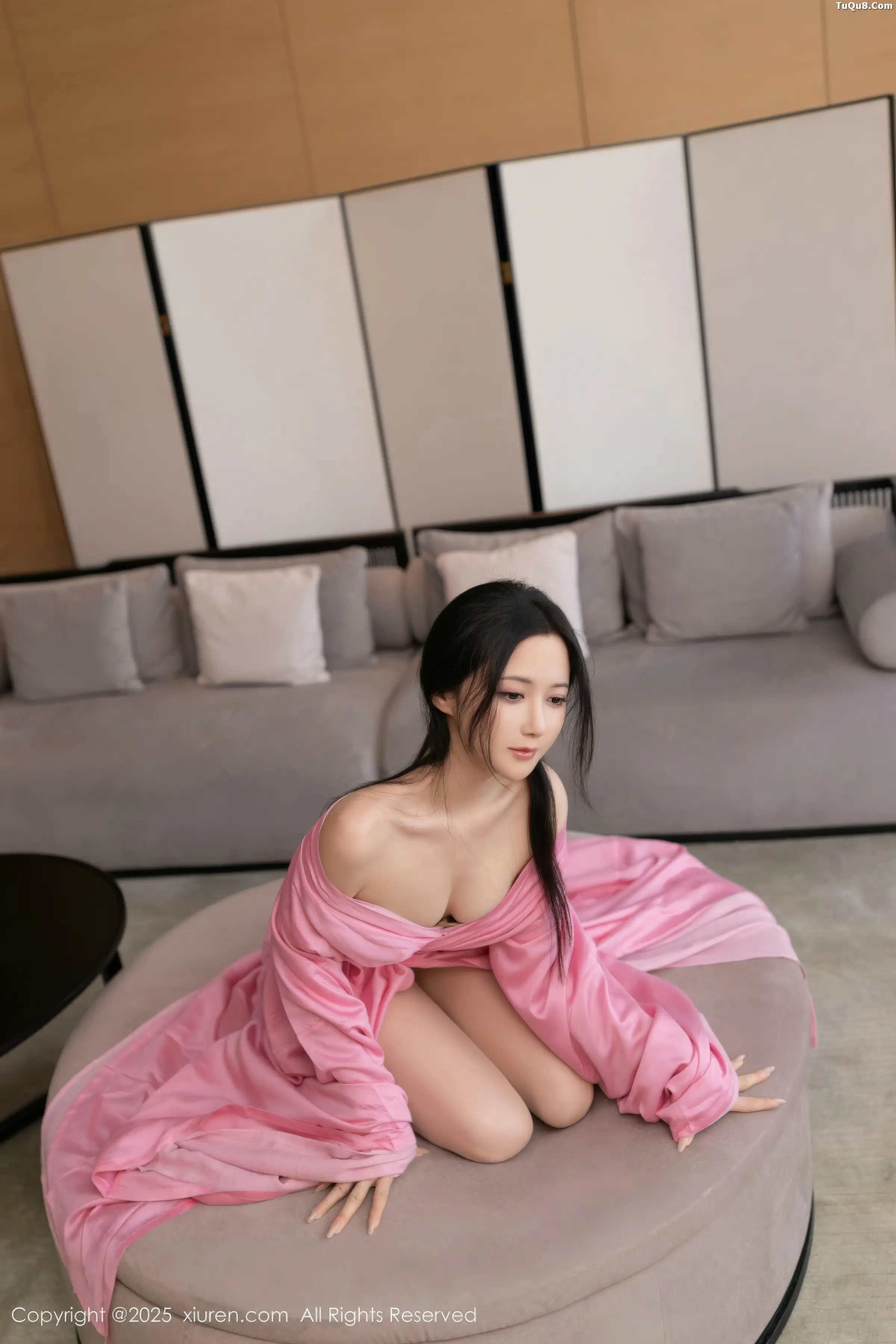 鱼子酱fish  [XiuRen]高清写真图 2025.11.28 No.11049 鱼子酱Fish 粉色月影纱第26张图片