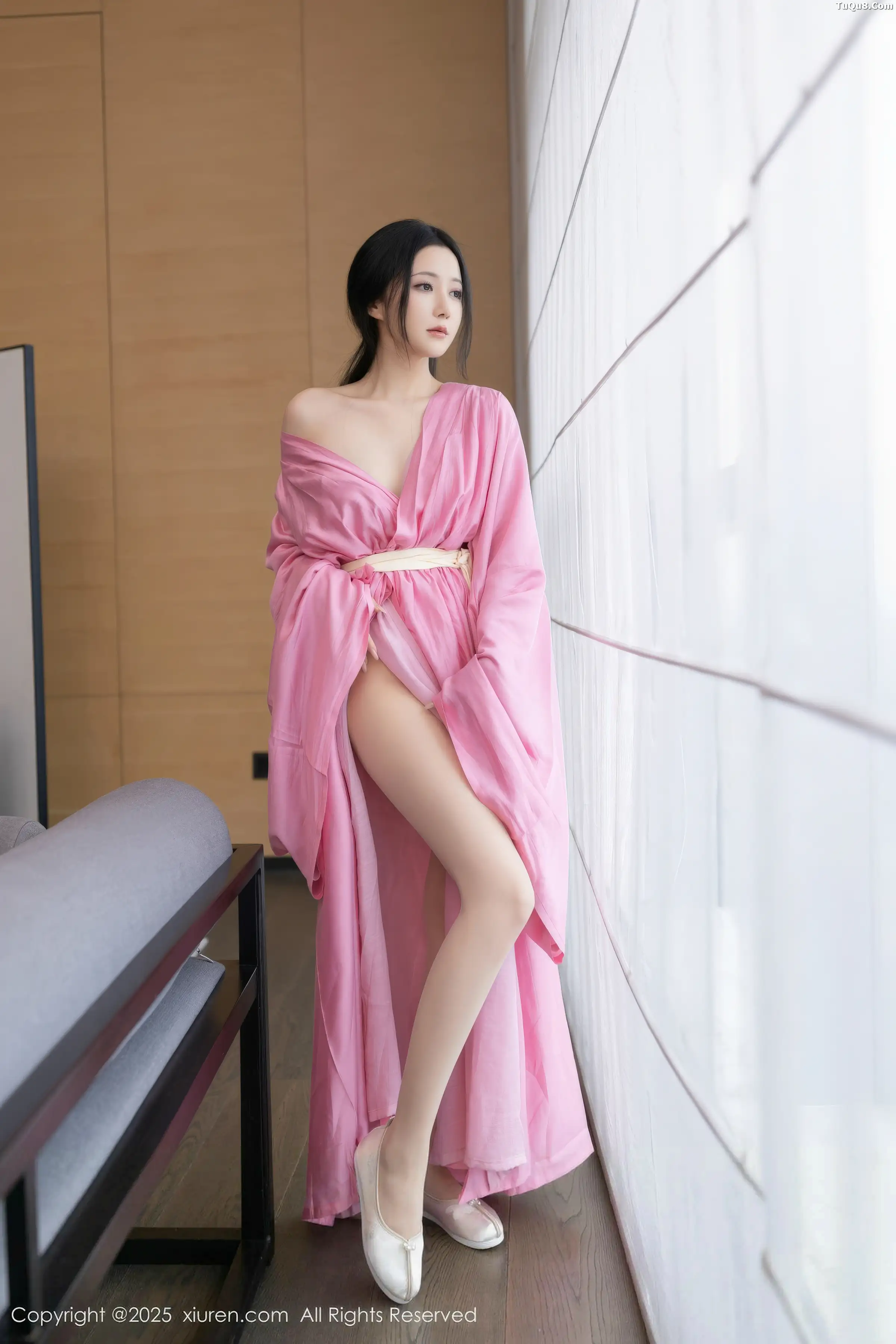 鱼子酱fish  [XiuRen]高清写真图 2025.11.28 No.11049 鱼子酱Fish 粉色月影纱第32张图片