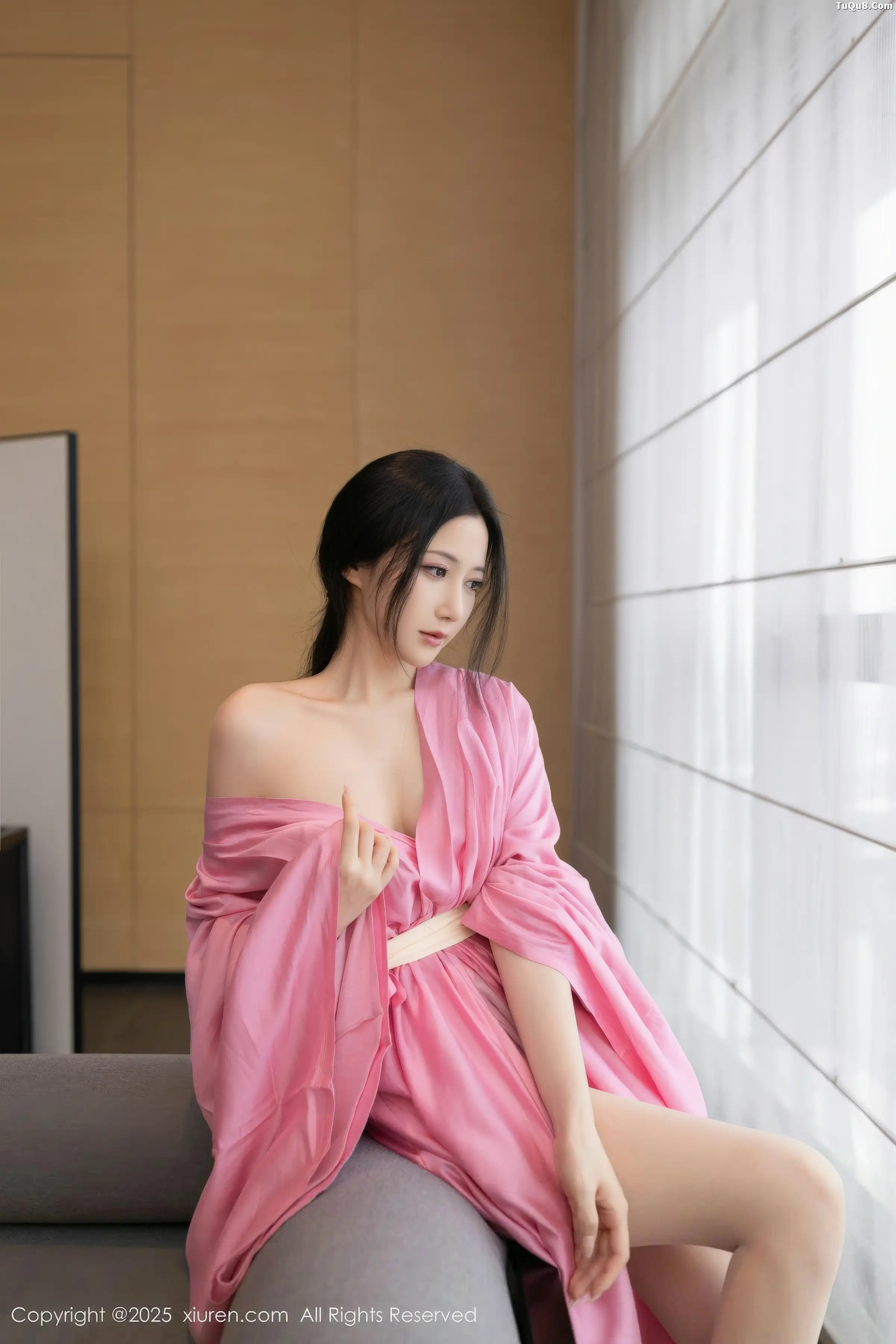 鱼子酱fish  [XiuRen]高清写真图 2025.11.28 No.11049 鱼子酱Fish 粉色月影纱第36张图片