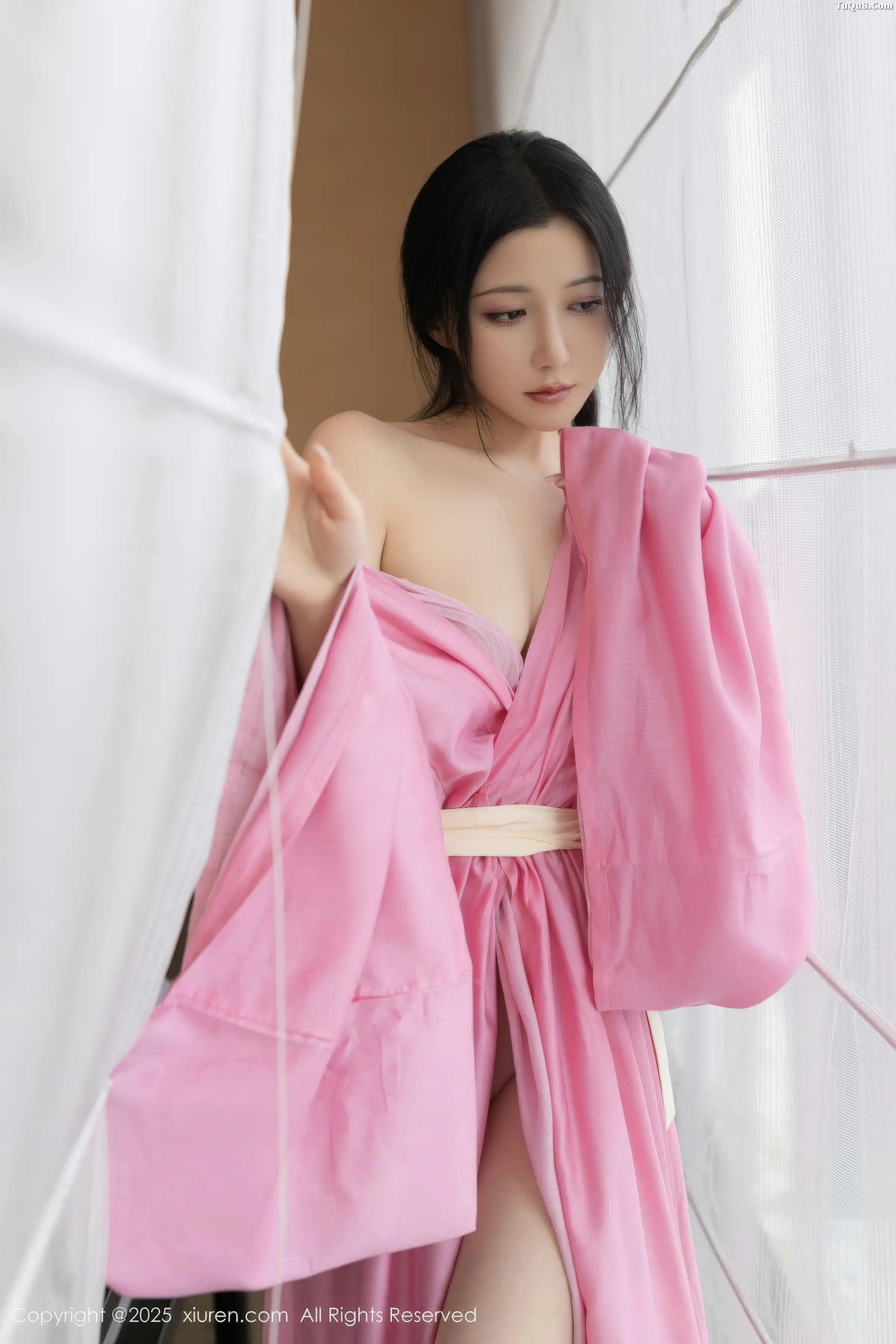 鱼子酱fish  [XiuRen]高清写真图 2025.11.28 No.11049 鱼子酱Fish 粉色月影纱第40张图片