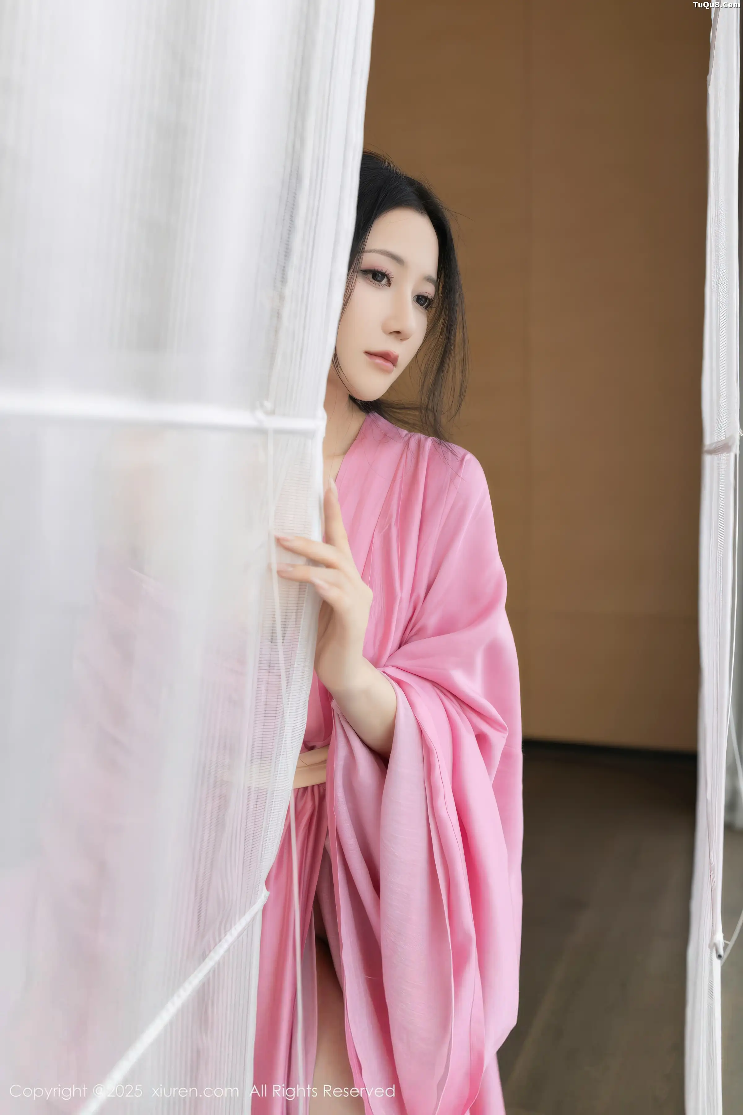 鱼子酱fish  [XiuRen]高清写真图 2025.11.28 No.11049 鱼子酱Fish 粉色月影纱第41张图片