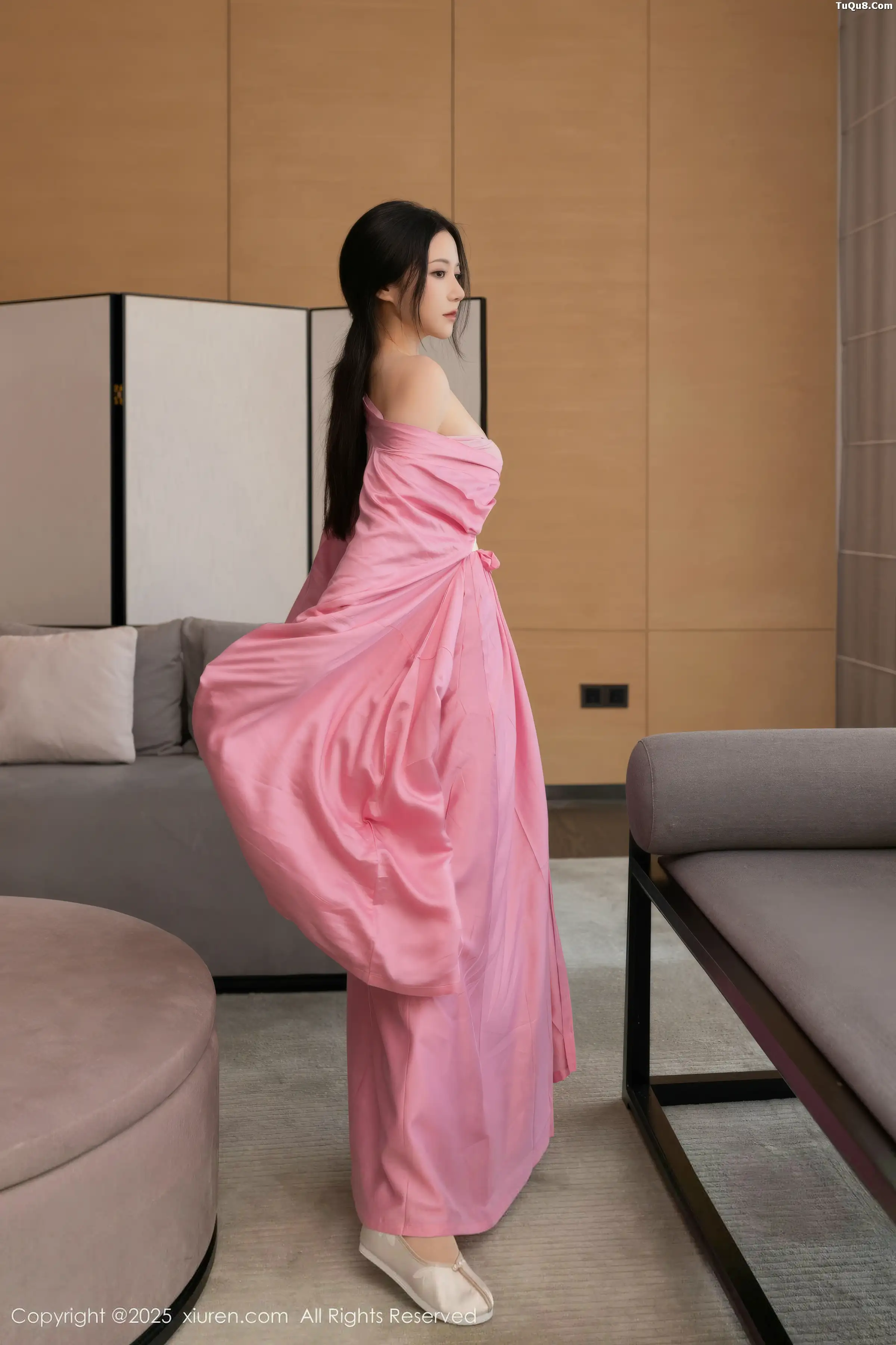 鱼子酱fish  [XiuRen]高清写真图 2025.11.28 No.11049 鱼子酱Fish 粉色月影纱第42张图片