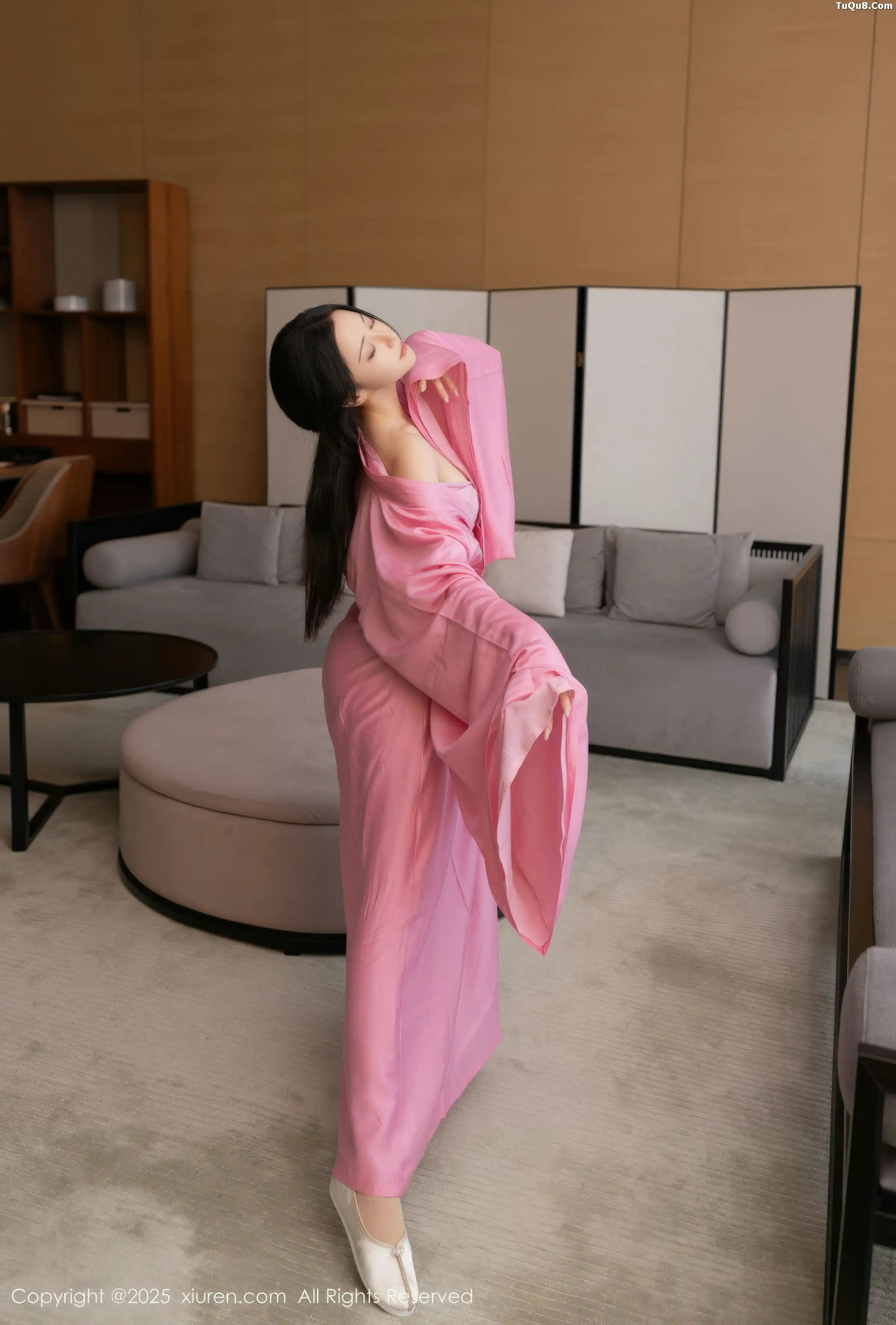 鱼子酱fish  [XiuRen]高清写真图 2025.11.28 No.11049 鱼子酱Fish 粉色月影纱第45张图片