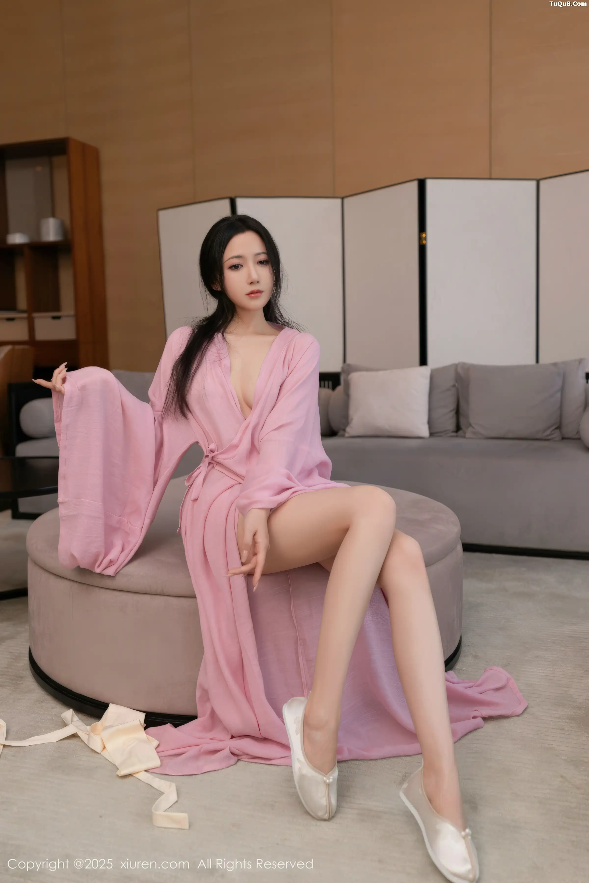 鱼子酱fish  [XiuRen]高清写真图 2025.11.28 No.11049 鱼子酱Fish 粉色月影纱第56张图片