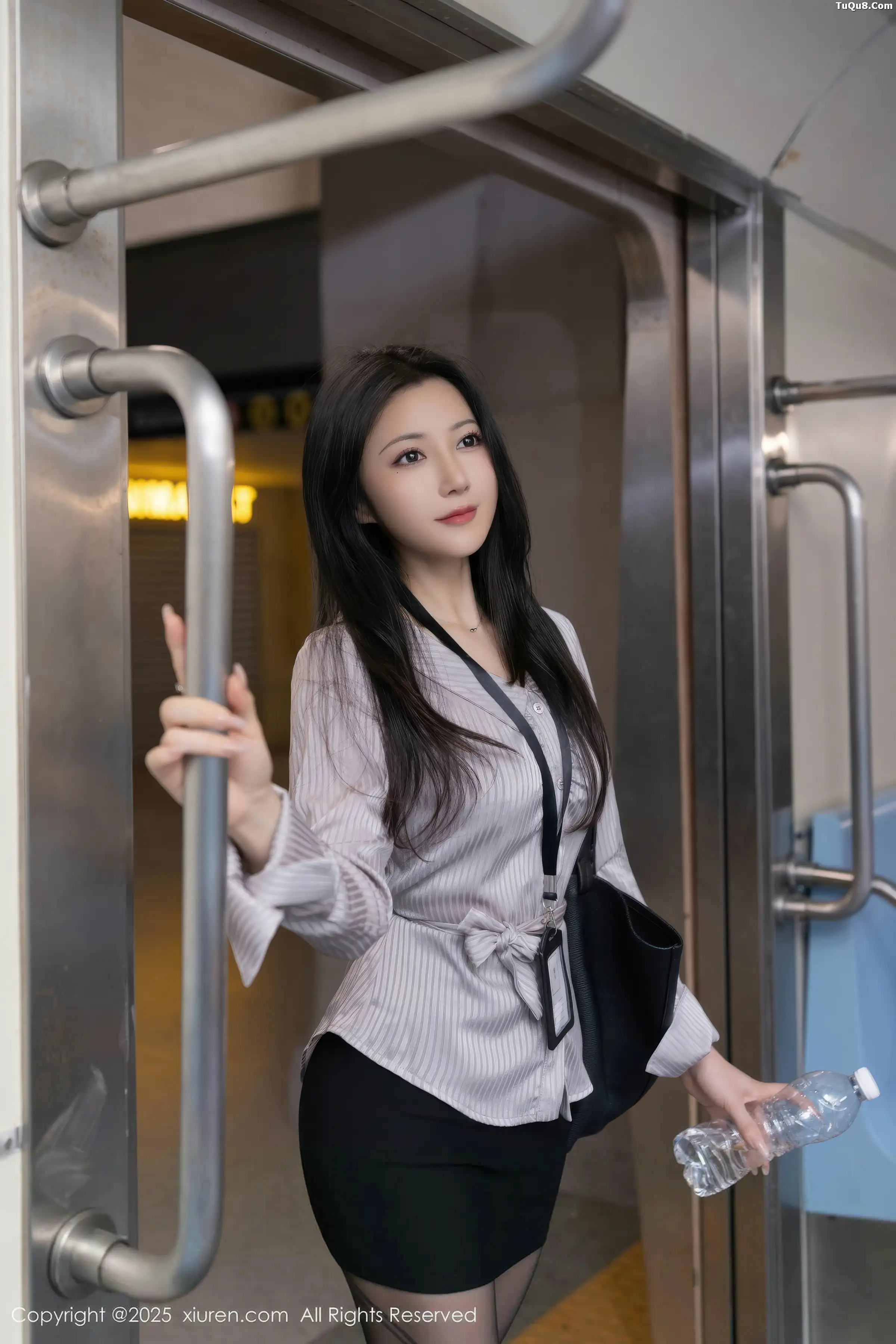 鱼子酱fish  [XiuRen]高清写真图 2025.12.31 No.11186 鱼子酱Fish 地铁场景第9张图片