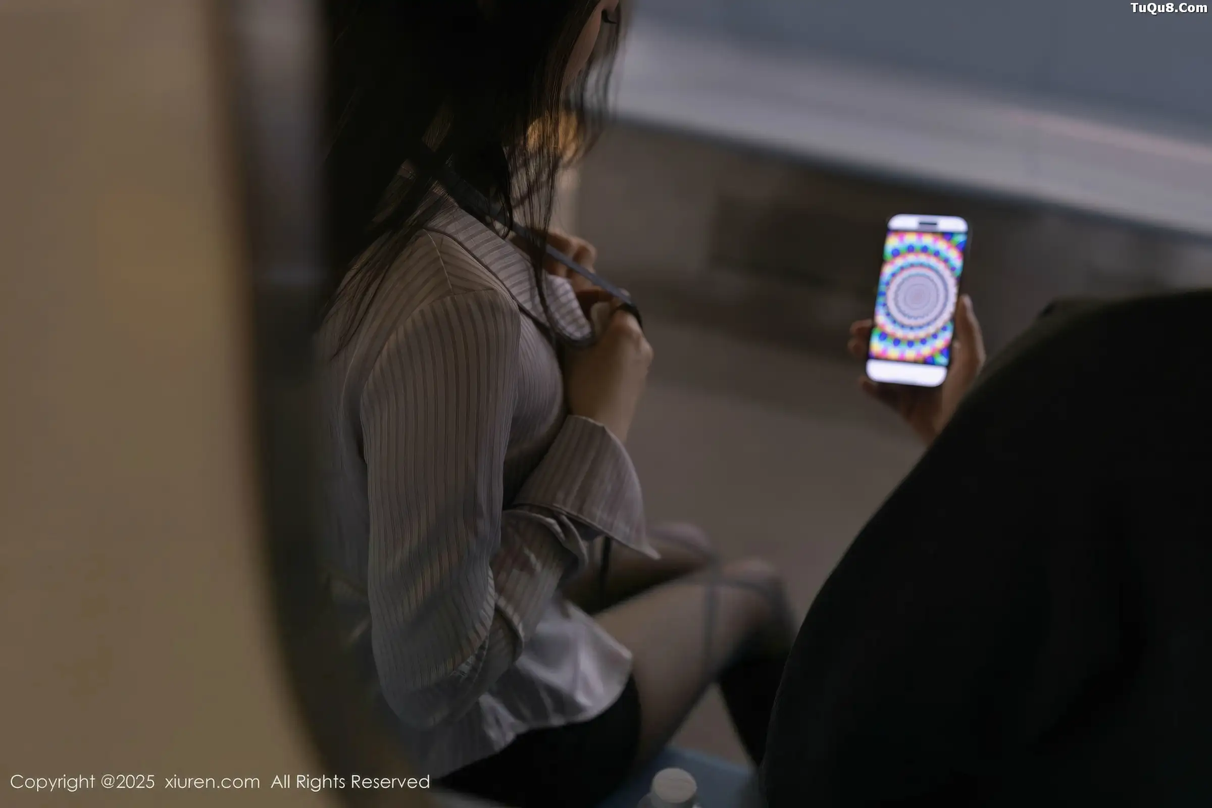 鱼子酱fish  [XiuRen]高清写真图 2025.12.31 No.11186 鱼子酱Fish 地铁场景第17张图片