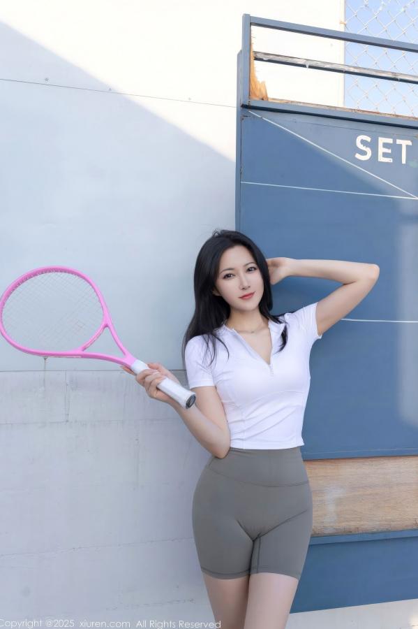 鱼子酱fish  XiuRen秀人网-11106-鱼子酱Fish-网球场阳光运动风写真 极品白嫩女神性感诱惑第1张图片