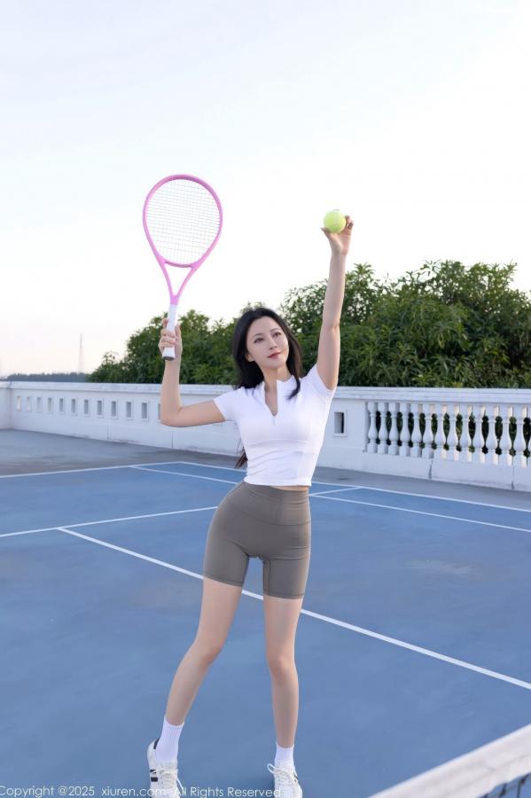 鱼子酱fish  XiuRen秀人网-11106-鱼子酱Fish-网球场阳光运动风写真 极品白嫩女神性感诱惑第22张图片