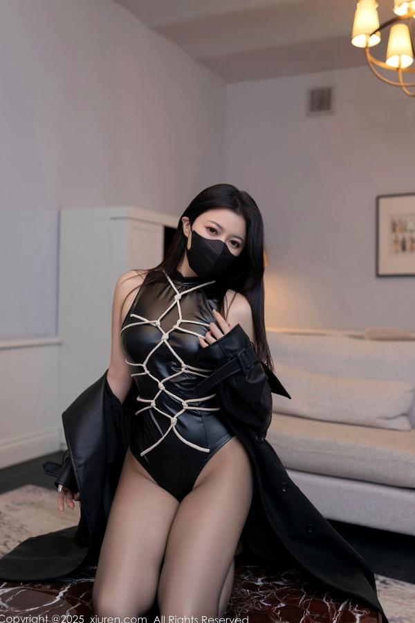 鱼子酱fish   XiuRen秀人网-9835-鱼子酱Fish-黑色丝袜紧身衣私房美图-性感长腿高跟鞋女神大片-2025.01.26第25张图片
