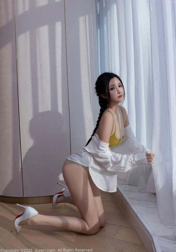 鱼子酱fish   XiuRen秀人网-9709-鱼子酱Fish-极致性感私房照，简约白衬衫搭配杏黄内衣，傲人曲线尽显，诱惑力十足第28张图片