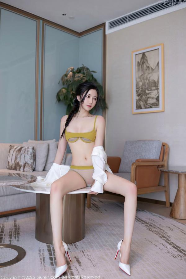 鱼子酱fish   XiuRen秀人网-9709-鱼子酱Fish-极致性感私房照，简约白衬衫搭配杏黄内衣，傲人曲线尽显，诱惑力十足第33张图片