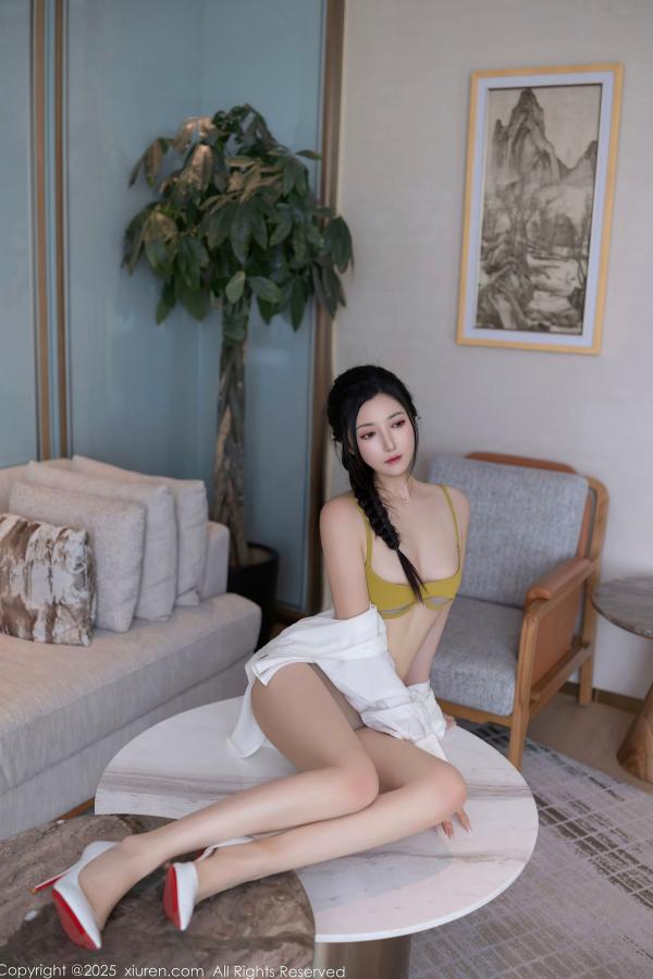 鱼子酱fish   XiuRen秀人网-9709-鱼子酱Fish-极致性感私房照，简约白衬衫搭配杏黄内衣，傲人曲线尽显，诱惑力十足第36张图片