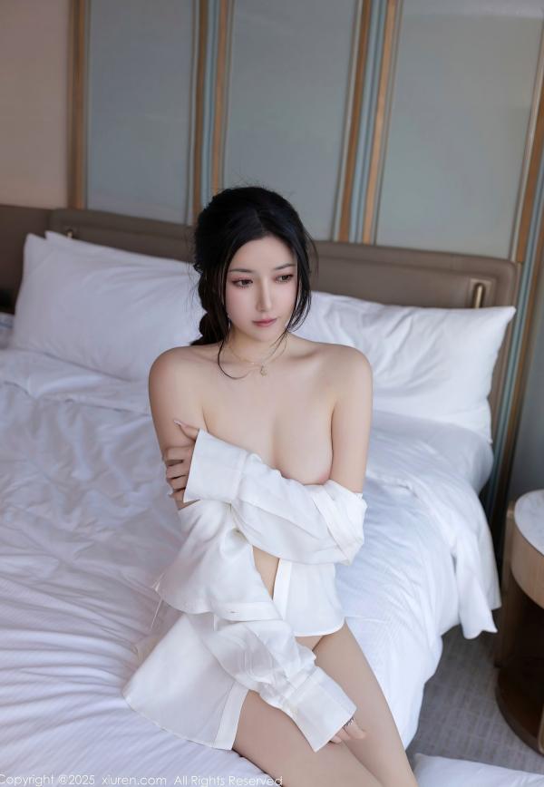 鱼子酱fish   XiuRen秀人网-9709-鱼子酱Fish-极致性感私房照，简约白衬衫搭配杏黄内衣，傲人曲线尽显，诱惑力十足第64张图片
