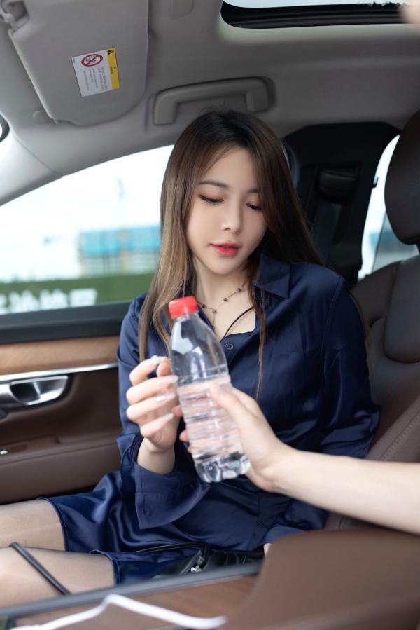鱼子酱fish   XR-Uncensored 鱼子酱Fish《顺风车》秀人网3739期，极致车内私房诱惑，展现完美身材与迷人气质第10张图片