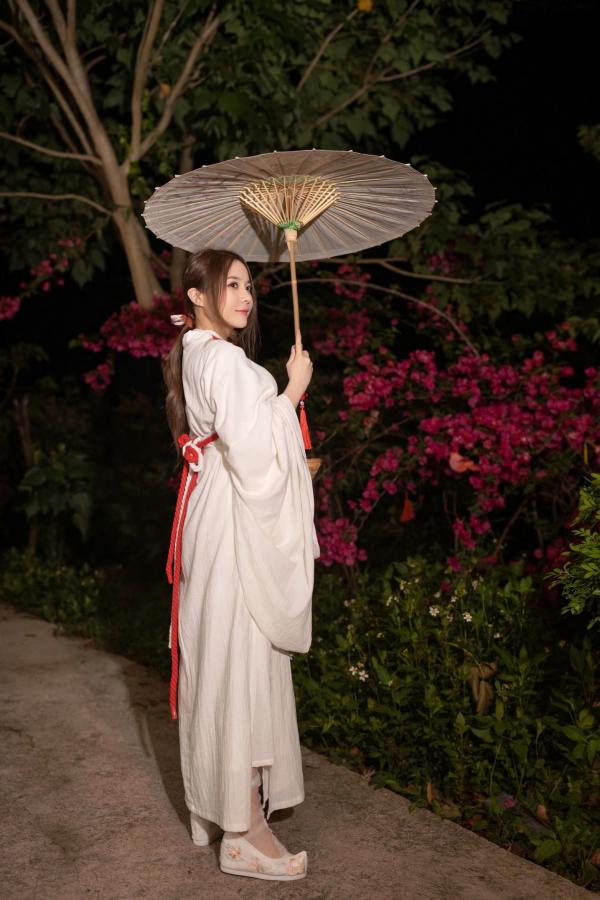 鱼子酱fish   XR-Uncensored-鱼子酱Fish-《小树林的故事》-XiuRen秀人网-内购私第23张图片